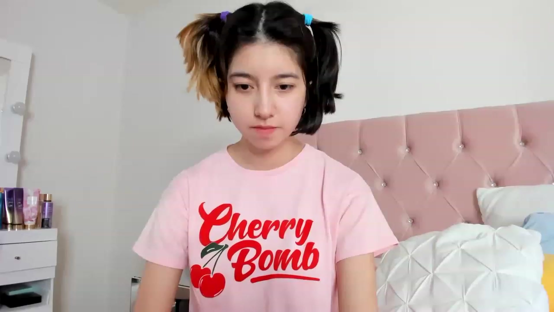 Gallery image thumbnail from Cherrycute666's myfreecams stream on, 01/05/2023, 18:03 image 4 of 20