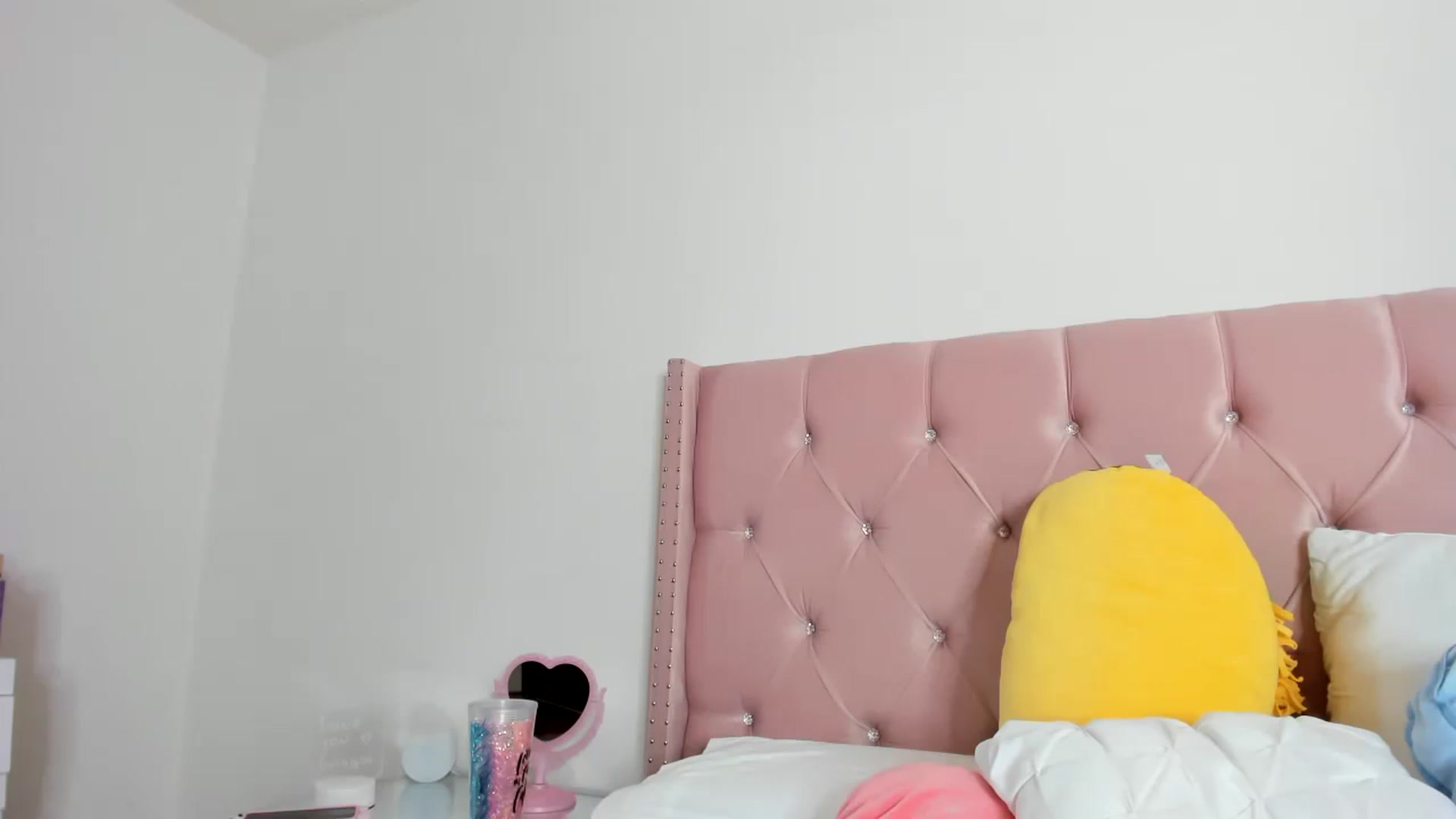 Gallery image thumbnail from Cherrycute666's myfreecams stream on, 01/05/2023, 18:22 image 15 of 20