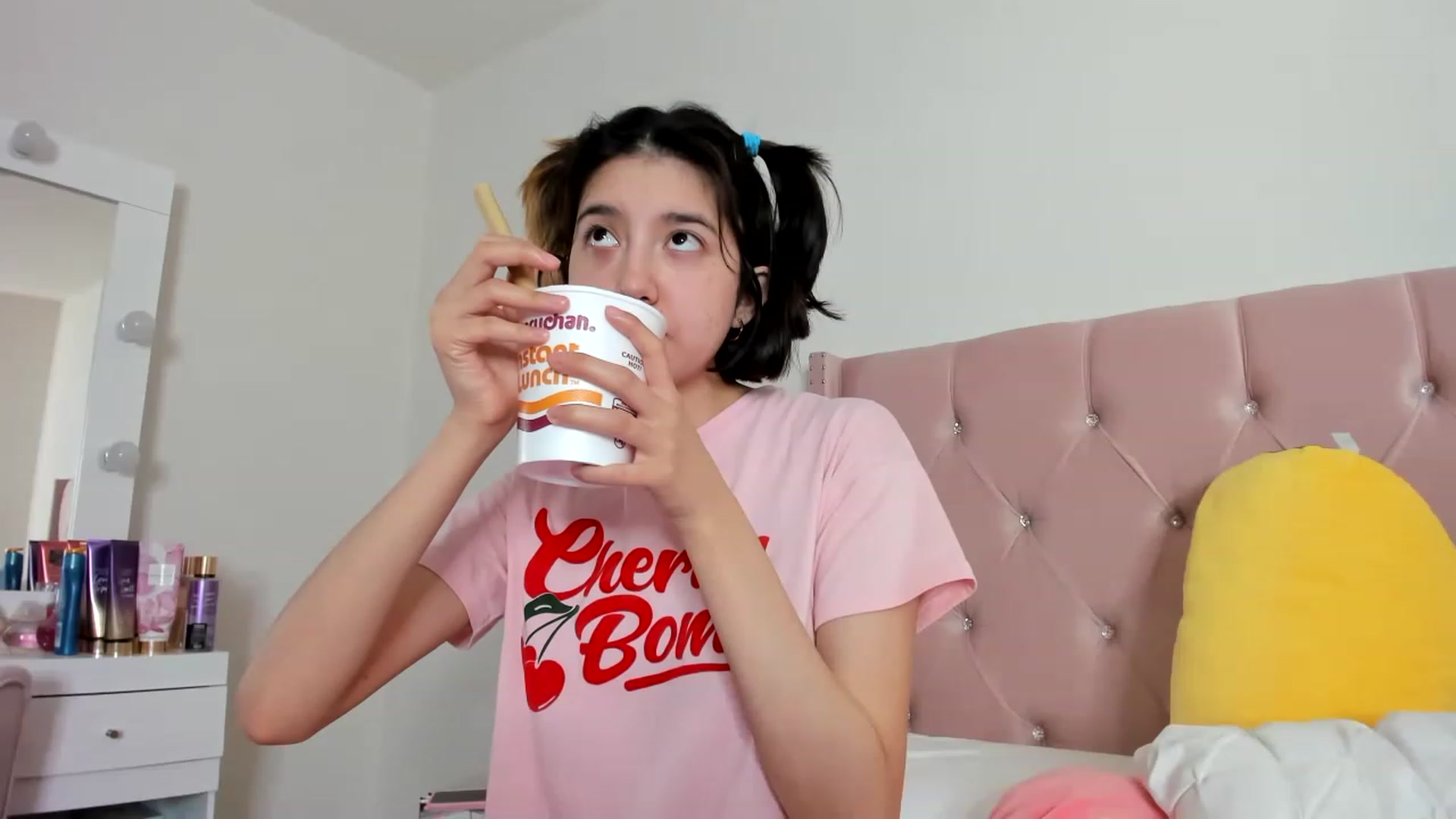 Gallery image thumbnail from Cherrycute666's myfreecams stream on, 01/05/2023, 18:22 image 9 of 20