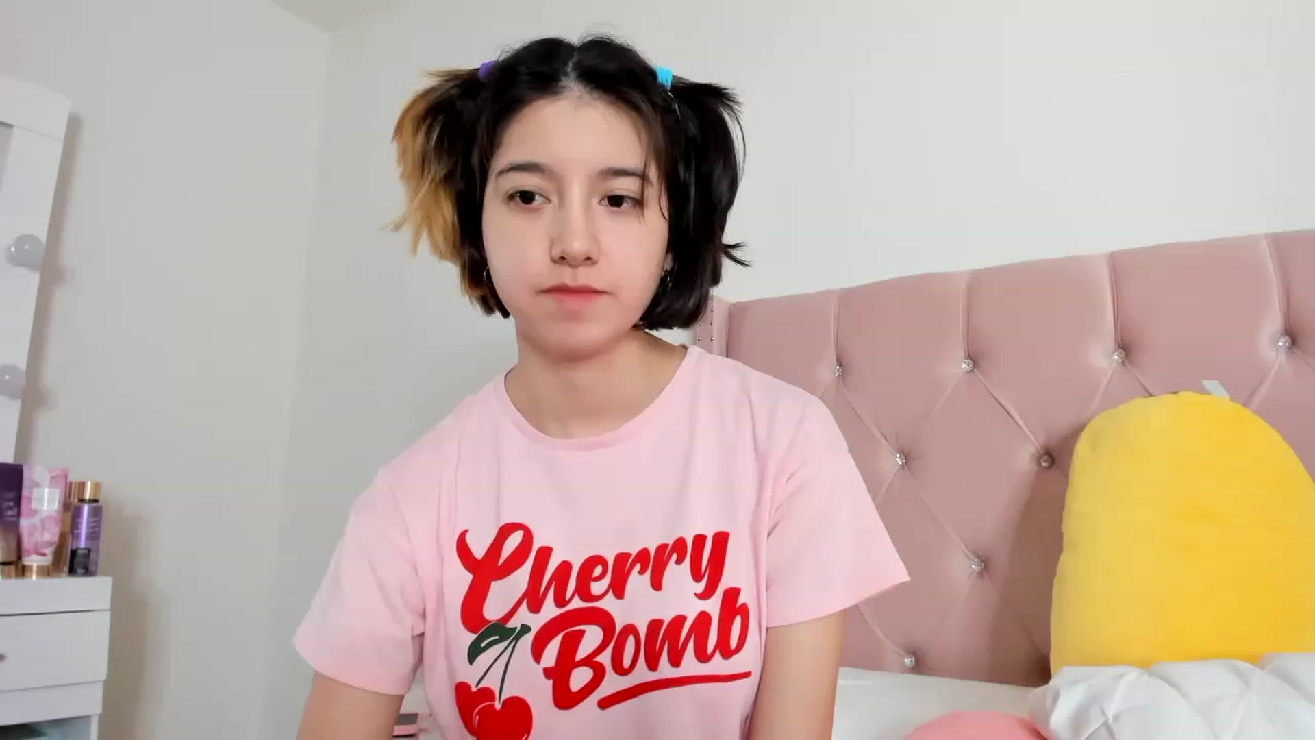 Gallery image thumbnail from Cherrycute666's myfreecams stream on, 01/05/2023, 18:22 image 19 of 20