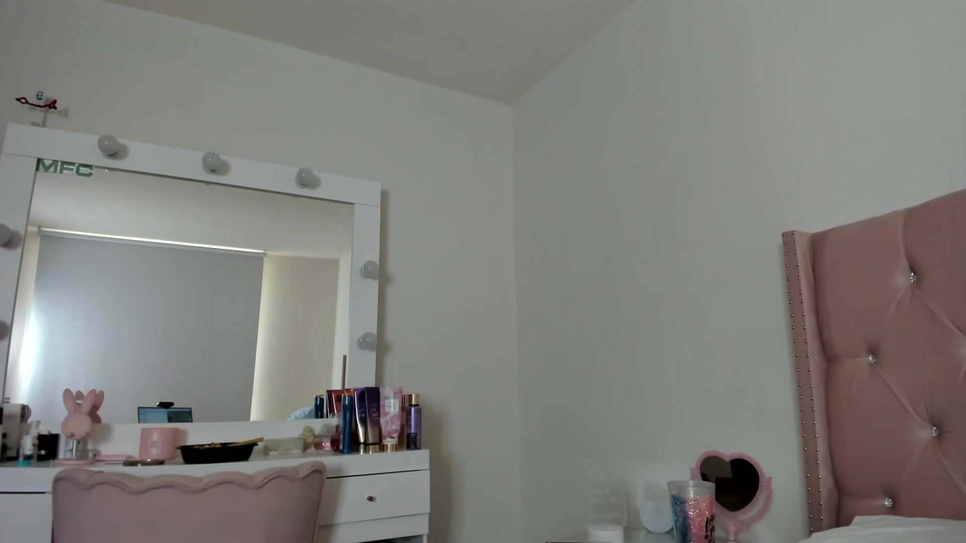 Gallery image thumbnail from Cherrycute666's myfreecams stream on, 01/05/2023, 18:22 image 8 of 20