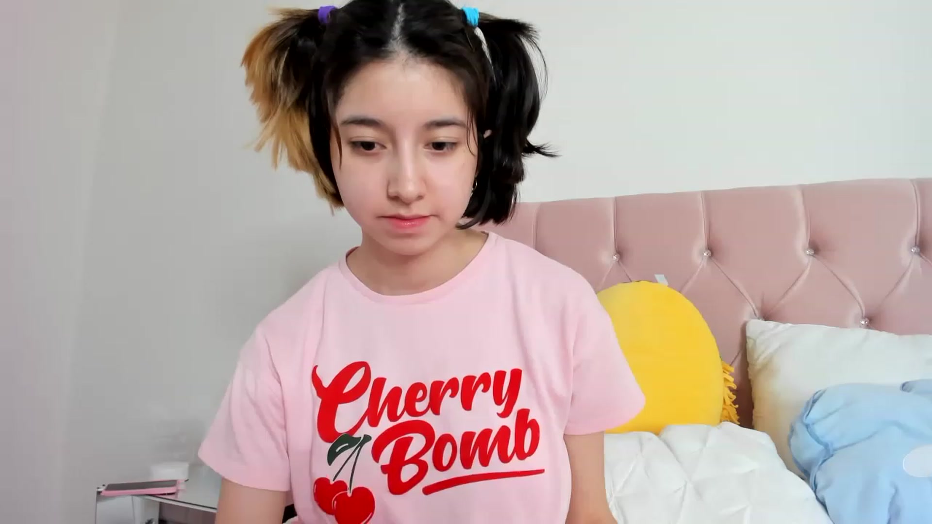 Gallery image thumbnail from Cherrycute666's myfreecams stream on, 01/05/2023, 18:22 image 7 of 20