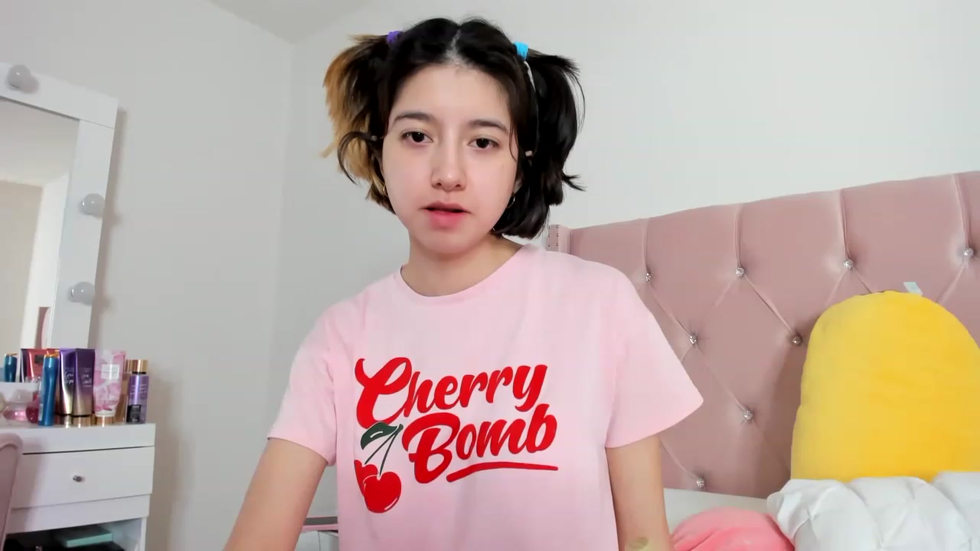 Gallery image thumbnail from Cherrycute666's myfreecams stream on, 01/05/2023, 18:22 image 11 of 20