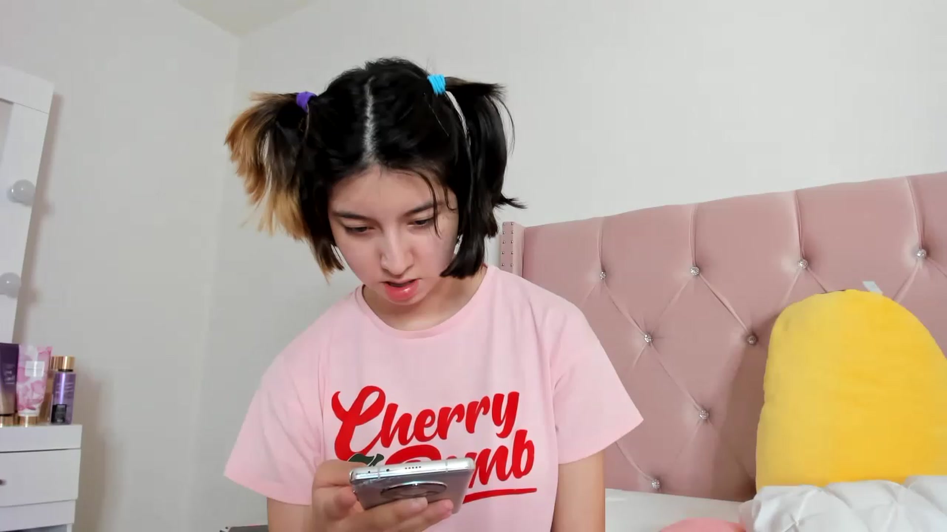 Gallery image thumbnail from Cherrycute666's myfreecams stream on, 01/05/2023, 18:22 image 18 of 20