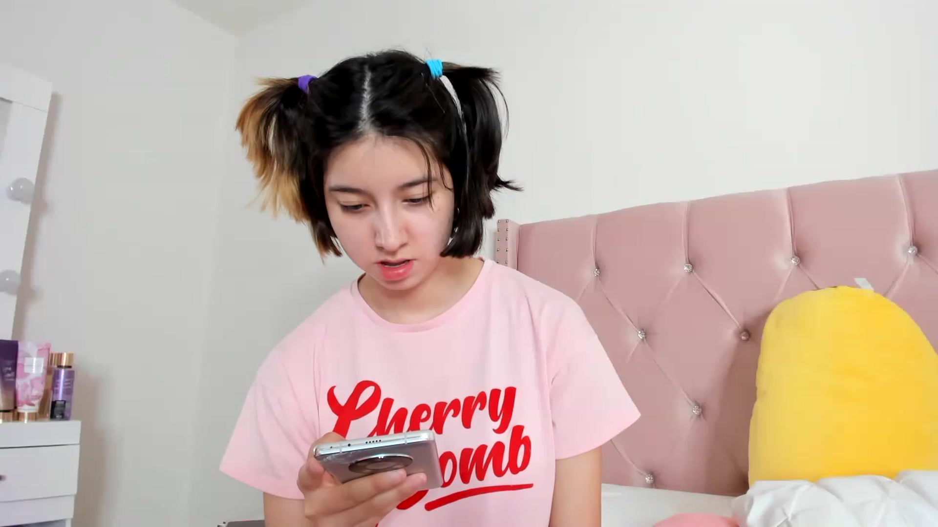 Gallery image thumbnail from Cherrycute666's myfreecams stream on, 01/05/2023, 18:22 image 17 of 20