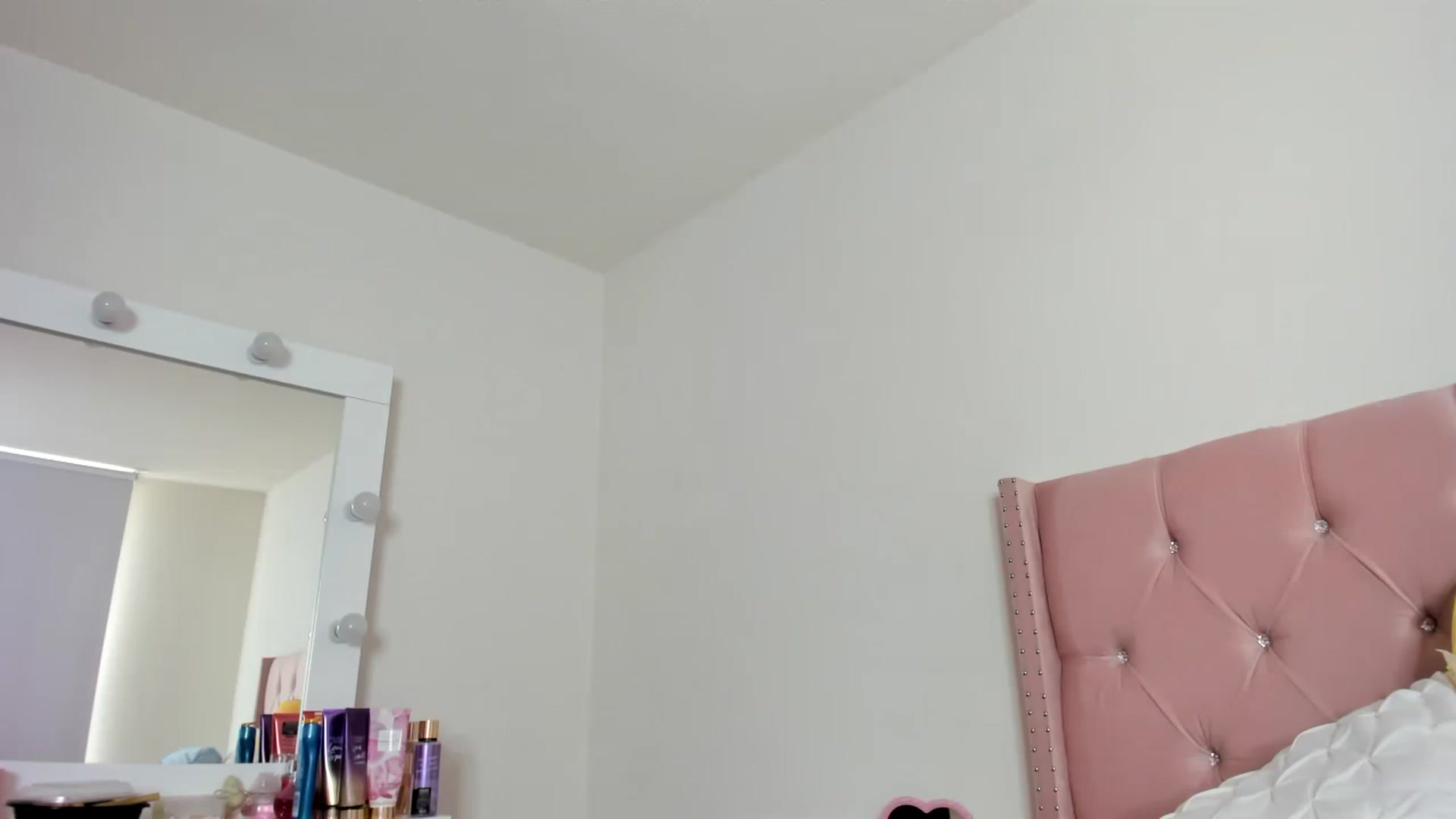 Gallery image thumbnail from Cherrycute666's myfreecams stream on, 01/05/2023, 19:48 image 6 of 20