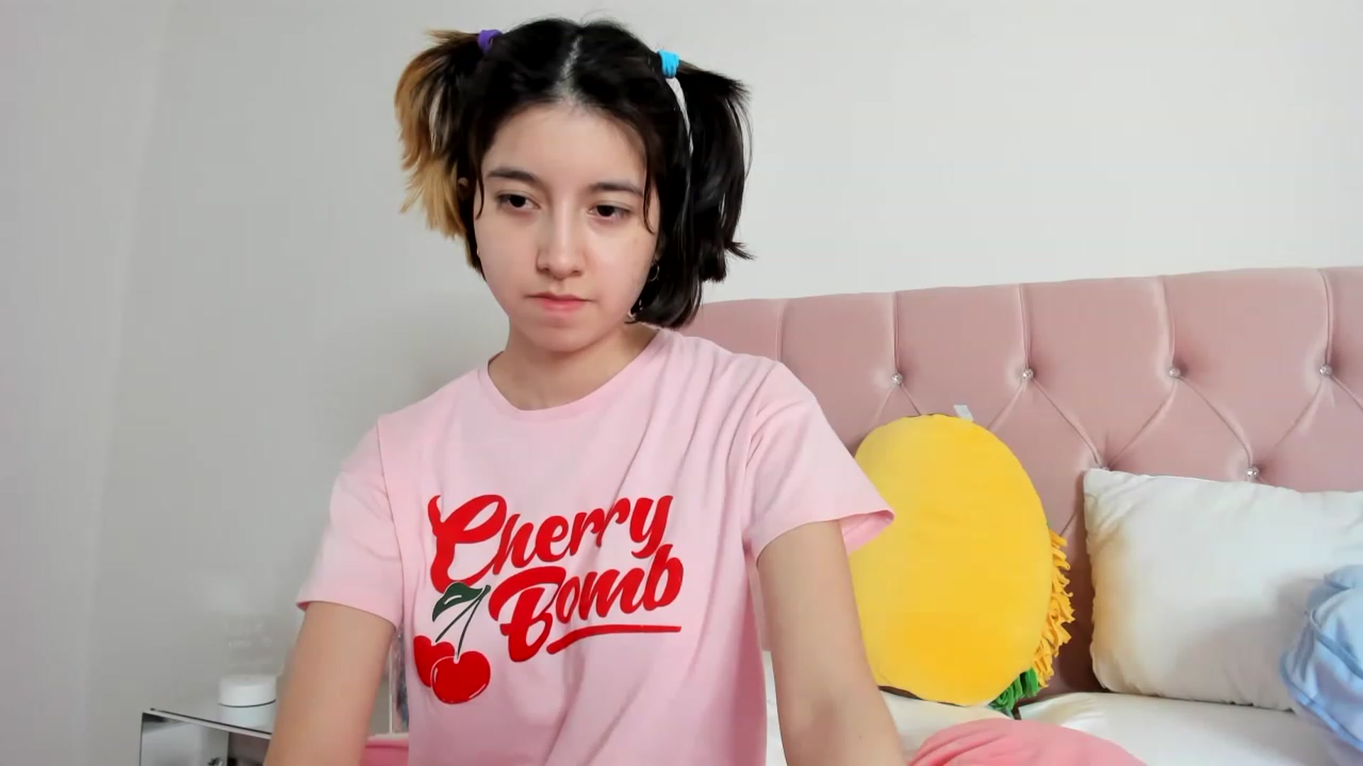 Gallery image thumbnail from Cherrycute666's myfreecams stream on, 01/05/2023, 19:48 image 18 of 20