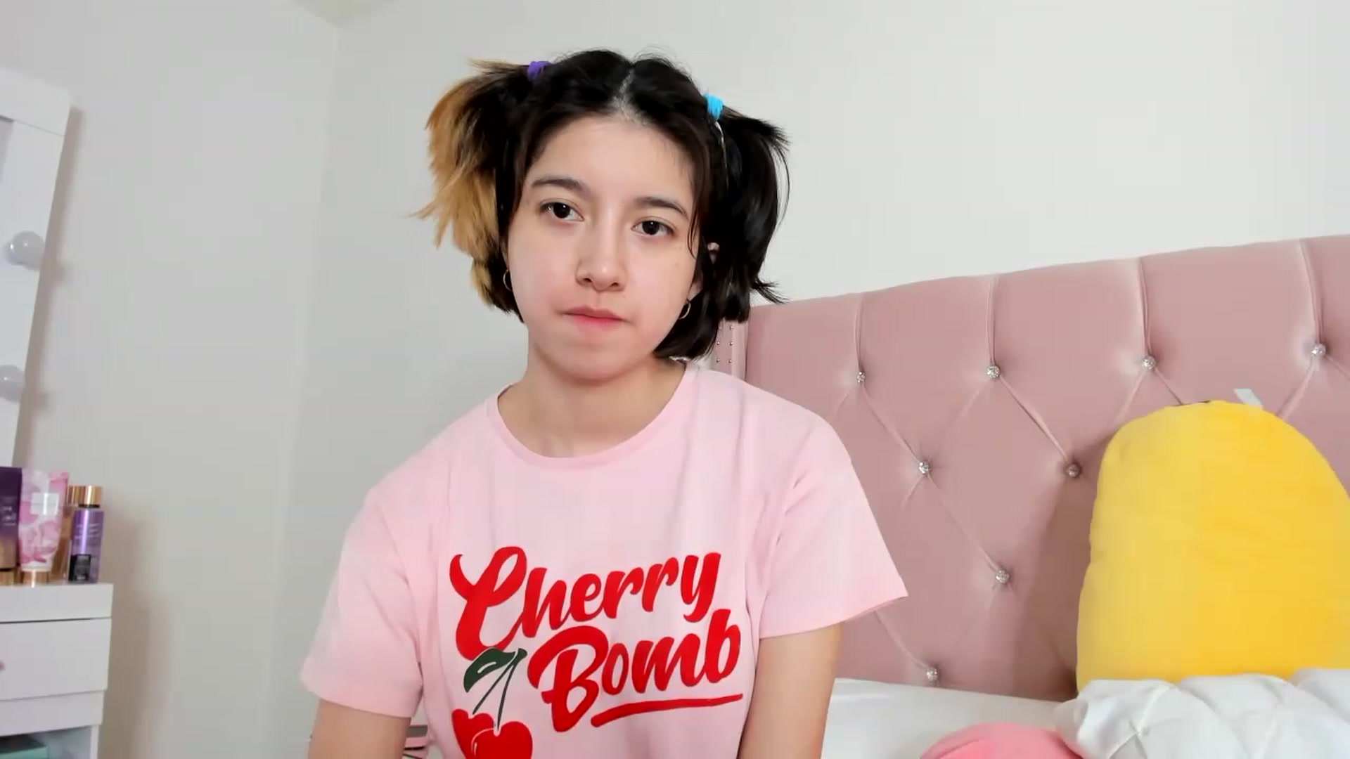 Gallery image thumbnail from Cherrycute666's myfreecams stream on, 01/05/2023, 19:48 image 1 of 20