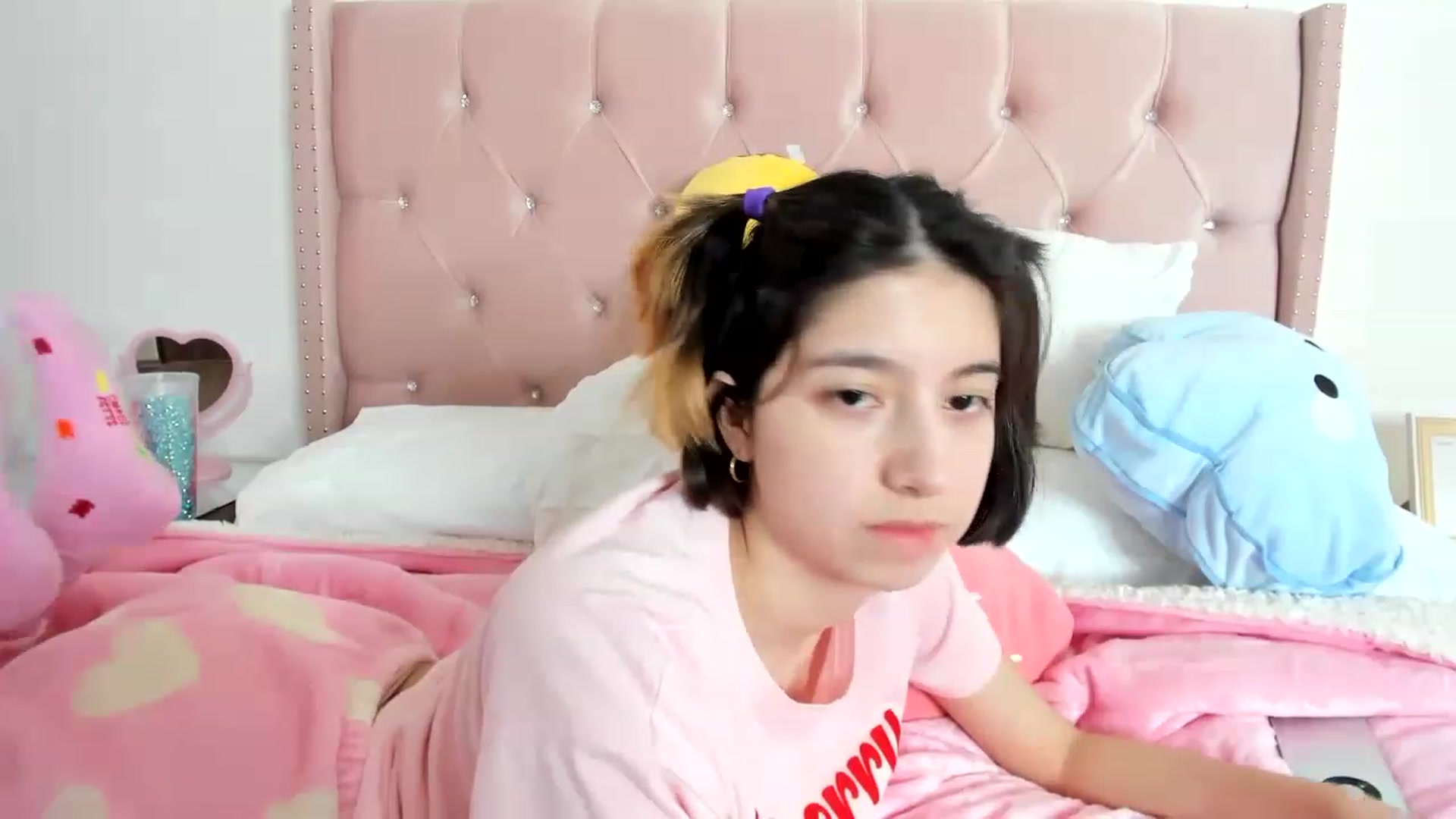 Gallery image thumbnail from Cherrycute666's myfreecams stream on, 01/05/2023, 21:23 image 6 of 20