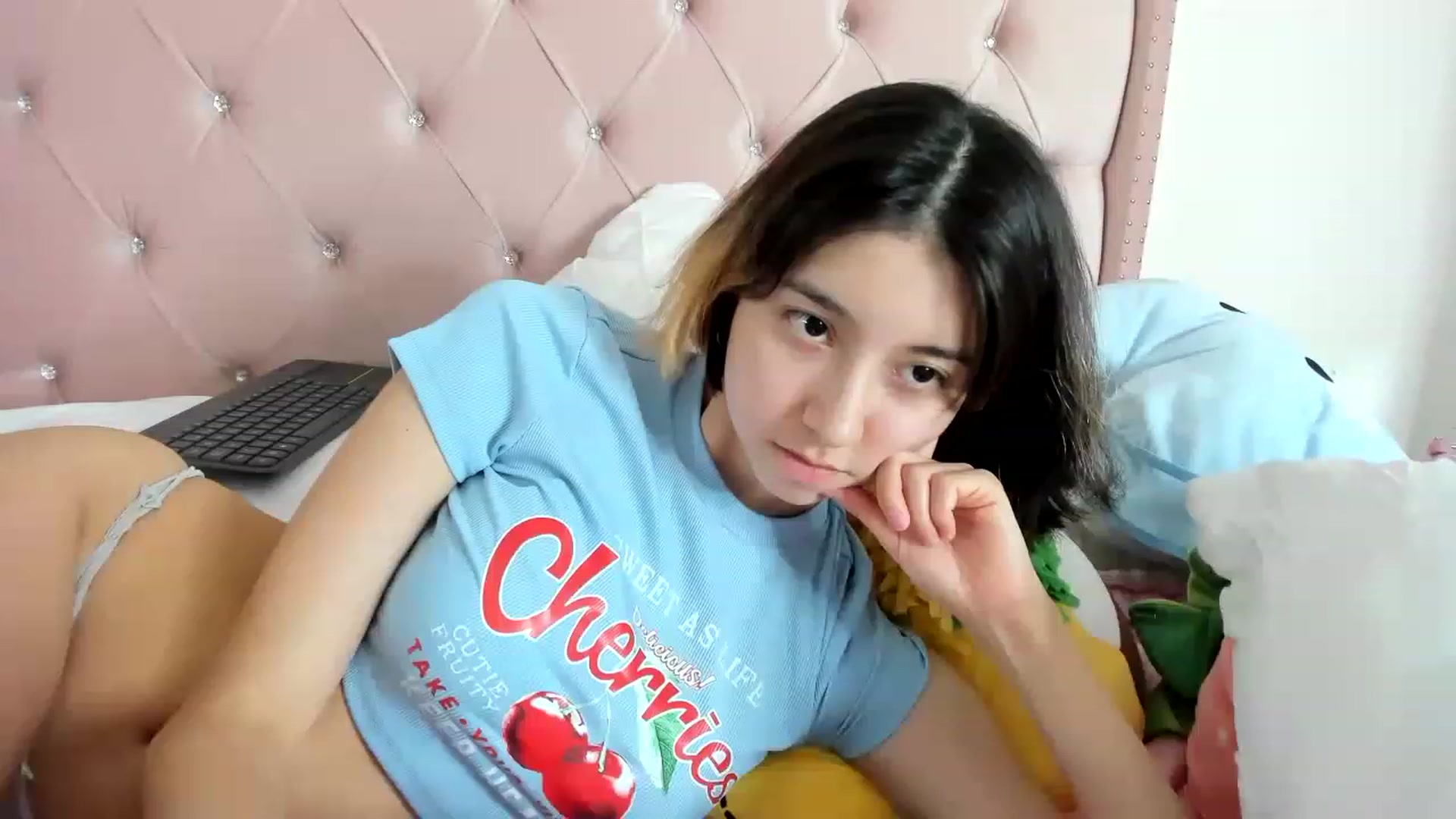Gallery image thumbnail from Cherrycute666's myfreecams stream on, 01/06/2023, 01:33 image 18 of 20