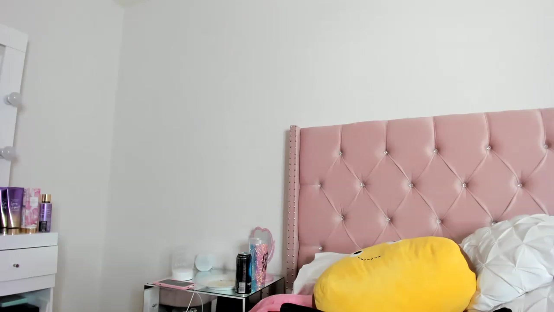 Gallery image thumbnail from Cherrycute666's myfreecams stream on, 01/06/2023, 15:31 image 18 of 20