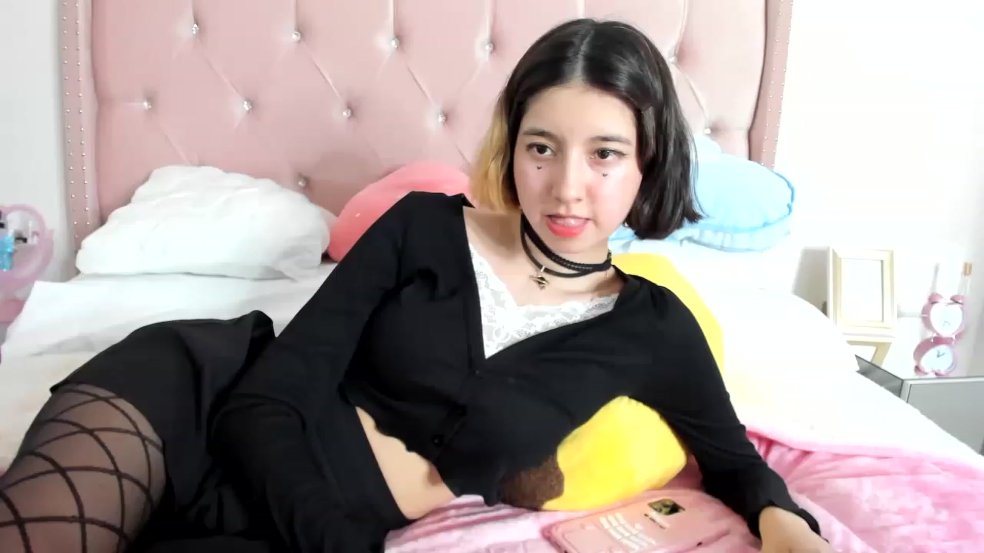 Gallery image thumbnail from Cherrycute666's myfreecams stream on, 01/07/2023, 04:40 image 16 of 20