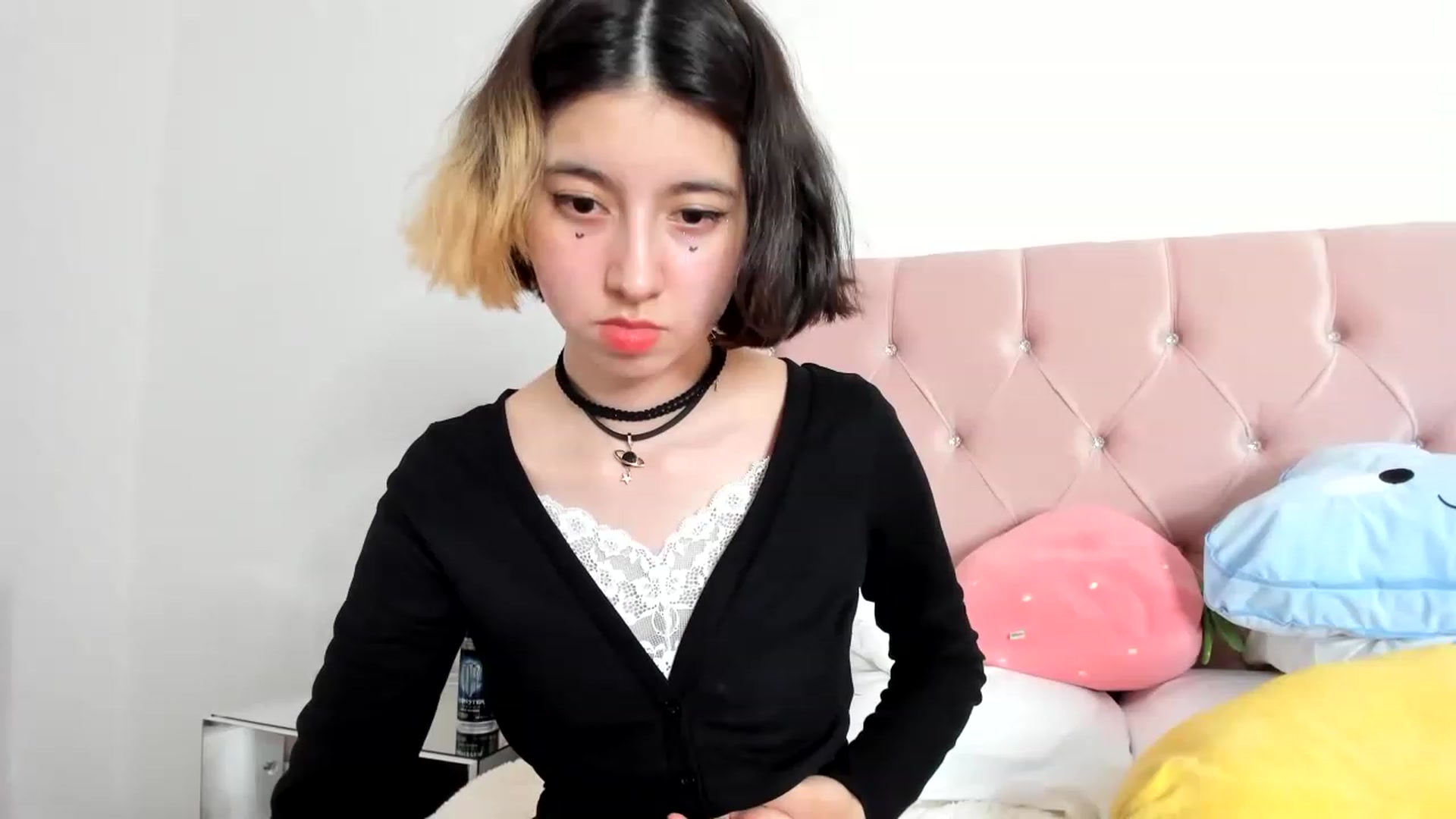 Gallery image thumbnail from Cherrycute666's myfreecams stream on, 01/07/2023, 04:40 image 12 of 20