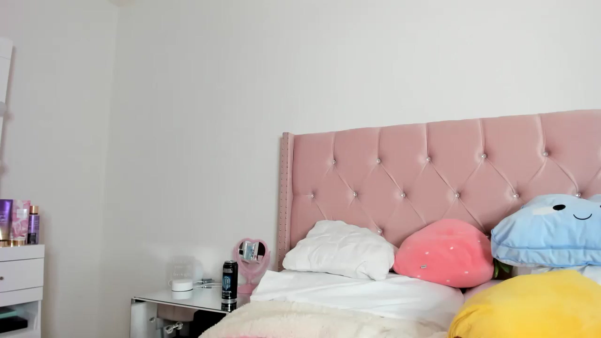 Gallery image thumbnail from Cherrycute666's myfreecams stream on, 01/07/2023, 04:40 image 8 of 20