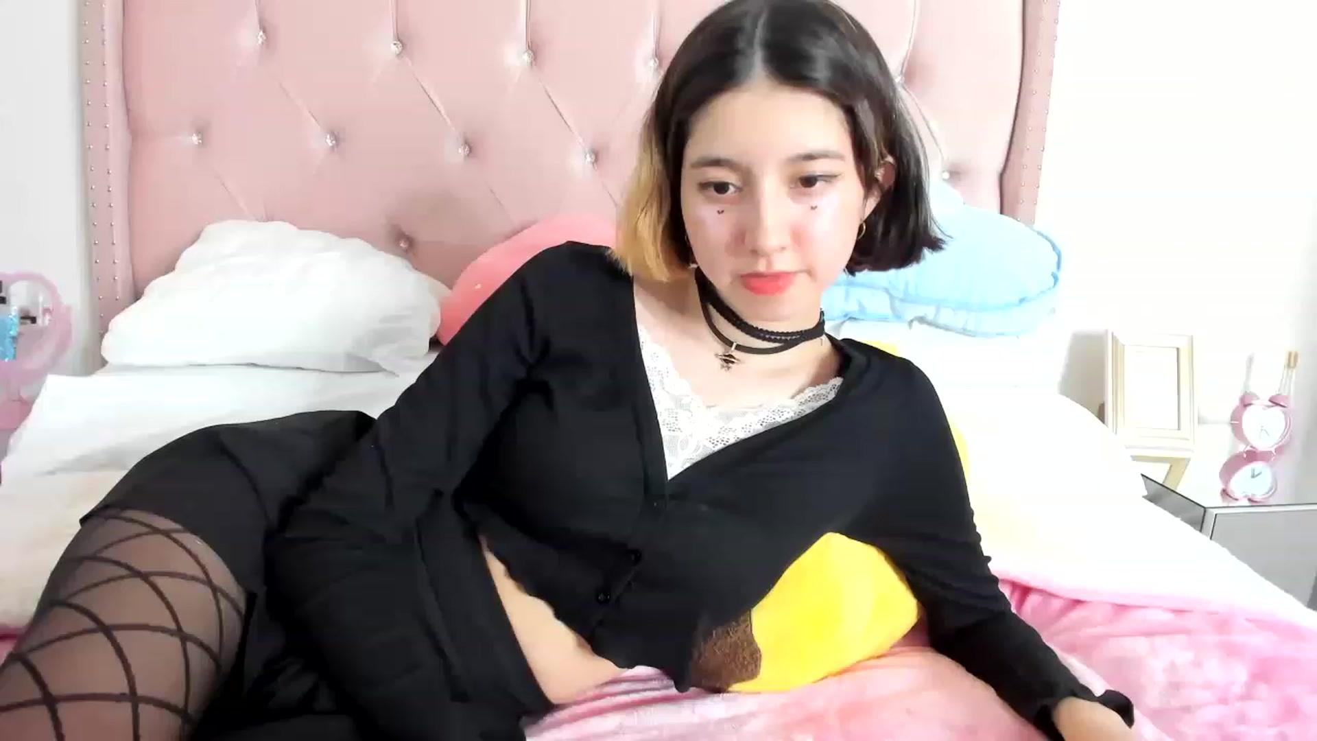Gallery image thumbnail from Cherrycute666's myfreecams stream on, 01/07/2023, 04:40 image 14 of 20