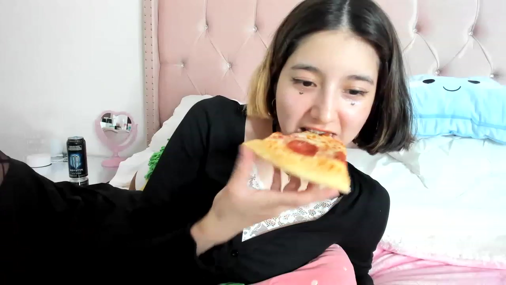 Gallery image thumbnail from Cherrycute666's myfreecams stream on, 01/07/2023, 06:05 image 13 of 20