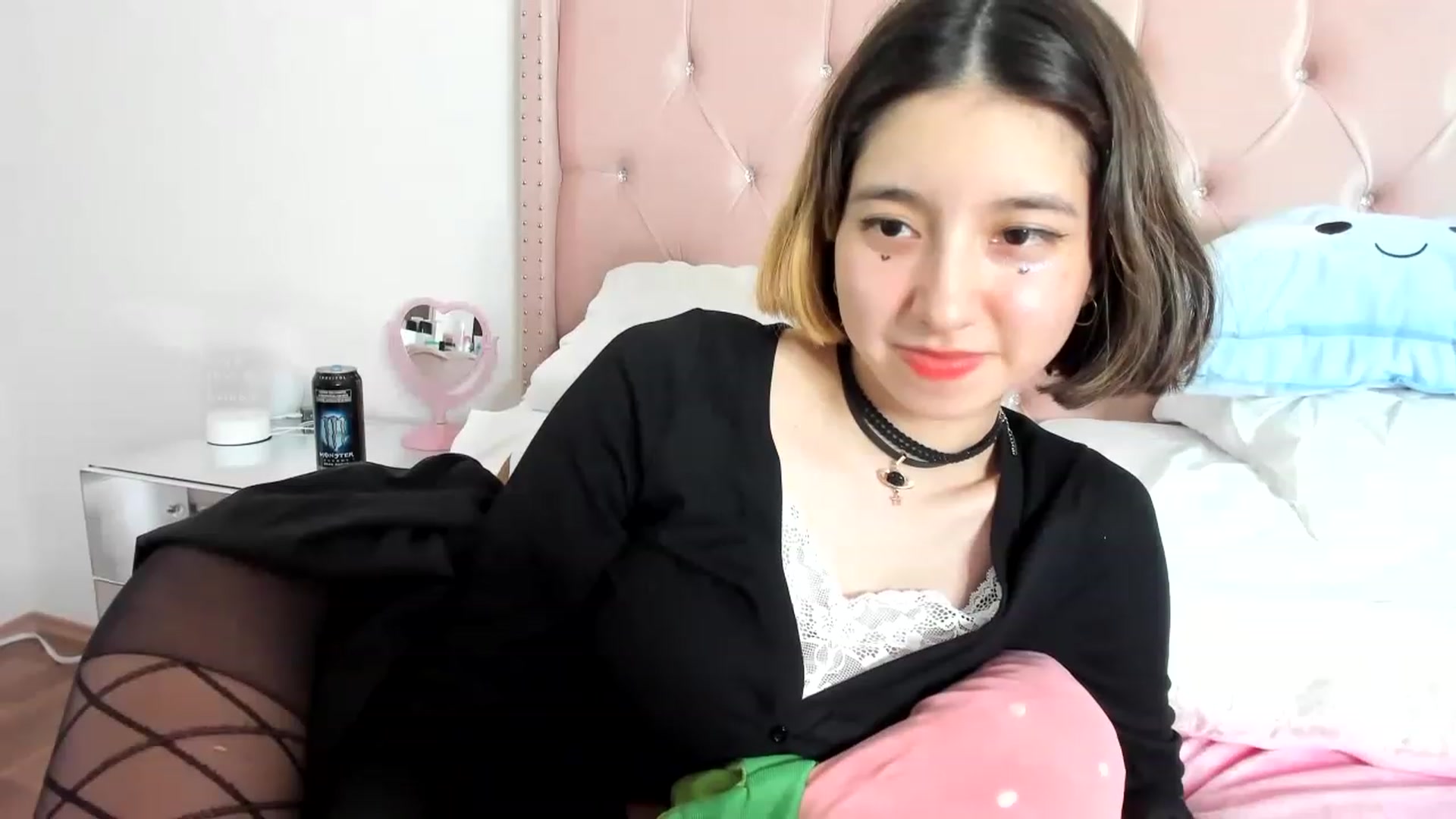 Gallery image thumbnail from Cherrycute666's myfreecams stream on, 01/07/2023, 06:05 image 17 of 20