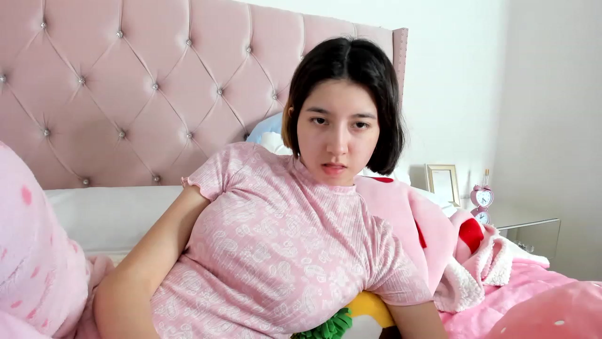 Gallery image thumbnail from Cherrycute666's myfreecams stream on, 01/08/2023, 05:47 image 7 of 20