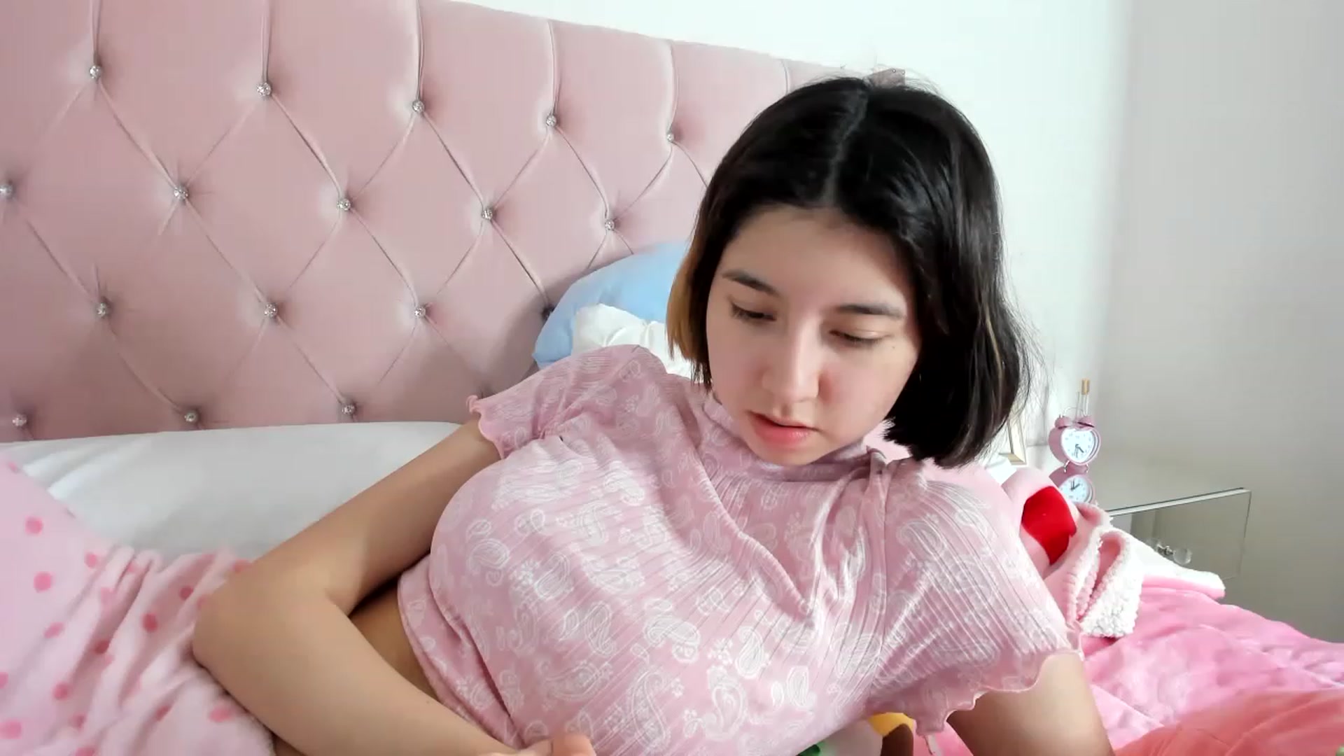 Gallery image thumbnail from Cherrycute666's myfreecams stream on, 01/08/2023, 05:47 image 9 of 20