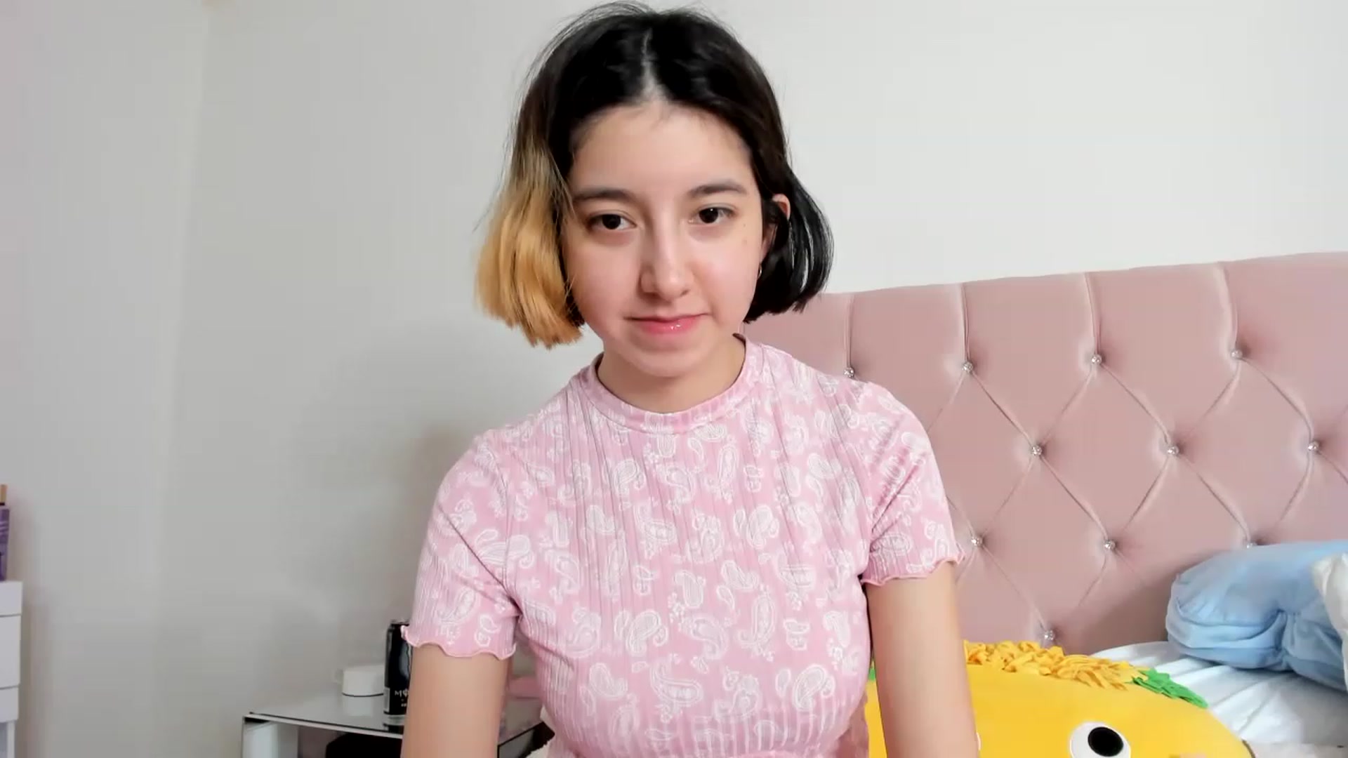 Gallery image thumbnail from Cherrycute666's myfreecams stream on, 01/08/2023, 06:54 image 4 of 20