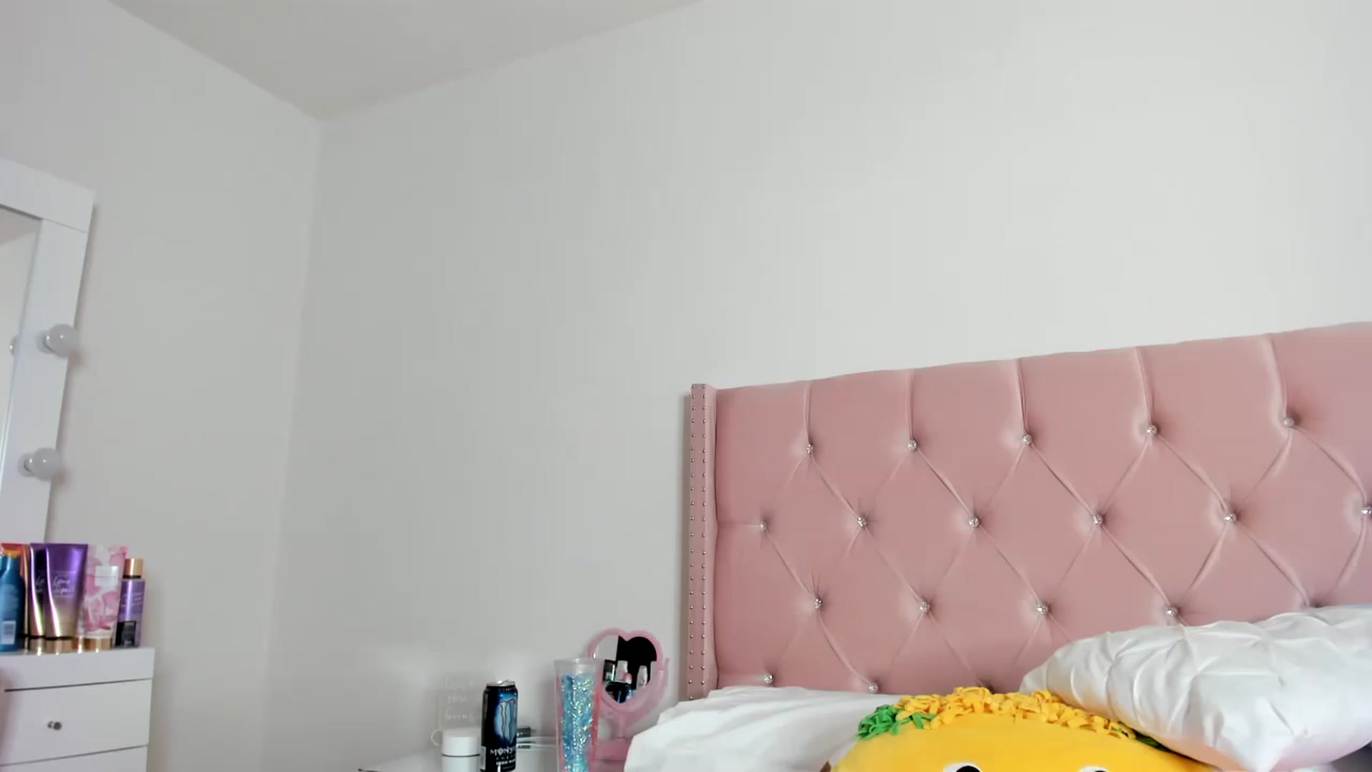 Gallery image thumbnail from Cherrycute666's myfreecams stream on, 01/08/2023, 06:54 image 10 of 20