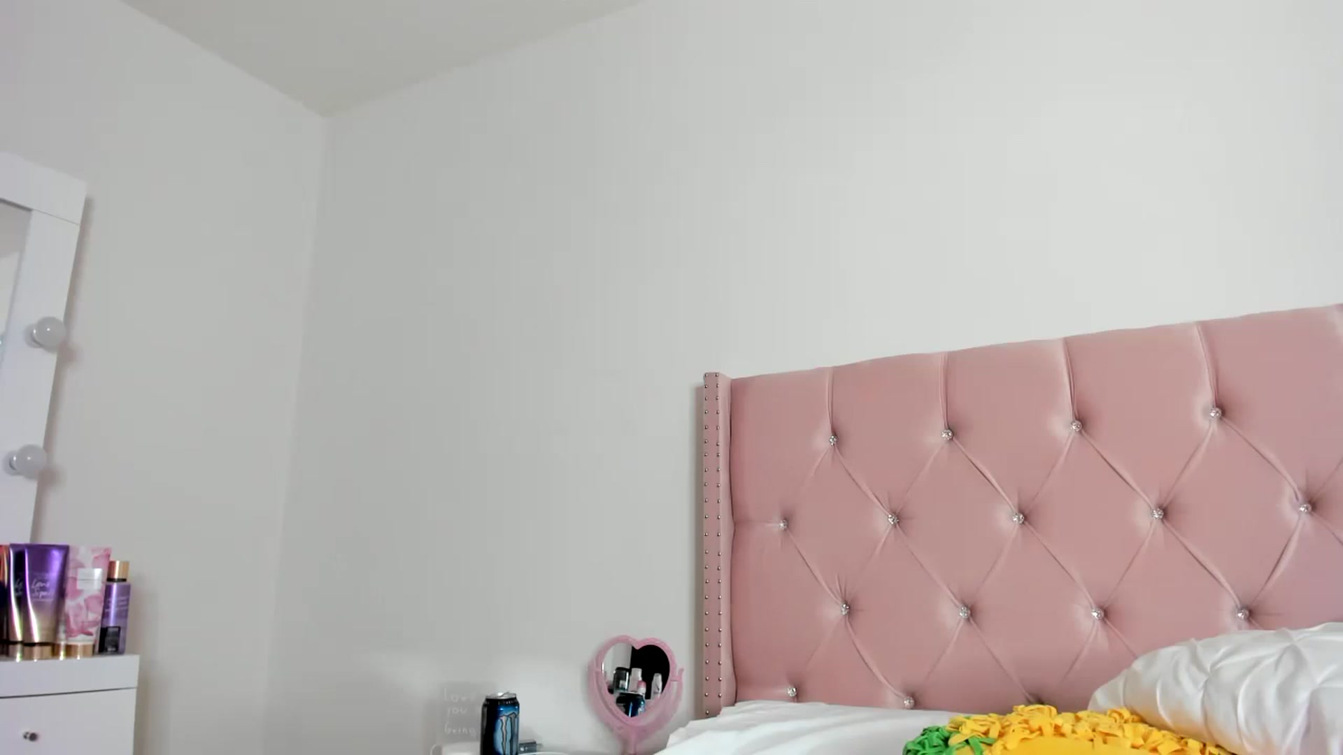 Gallery image thumbnail from Cherrycute666's myfreecams stream on, 01/08/2023, 06:54 image 13 of 20