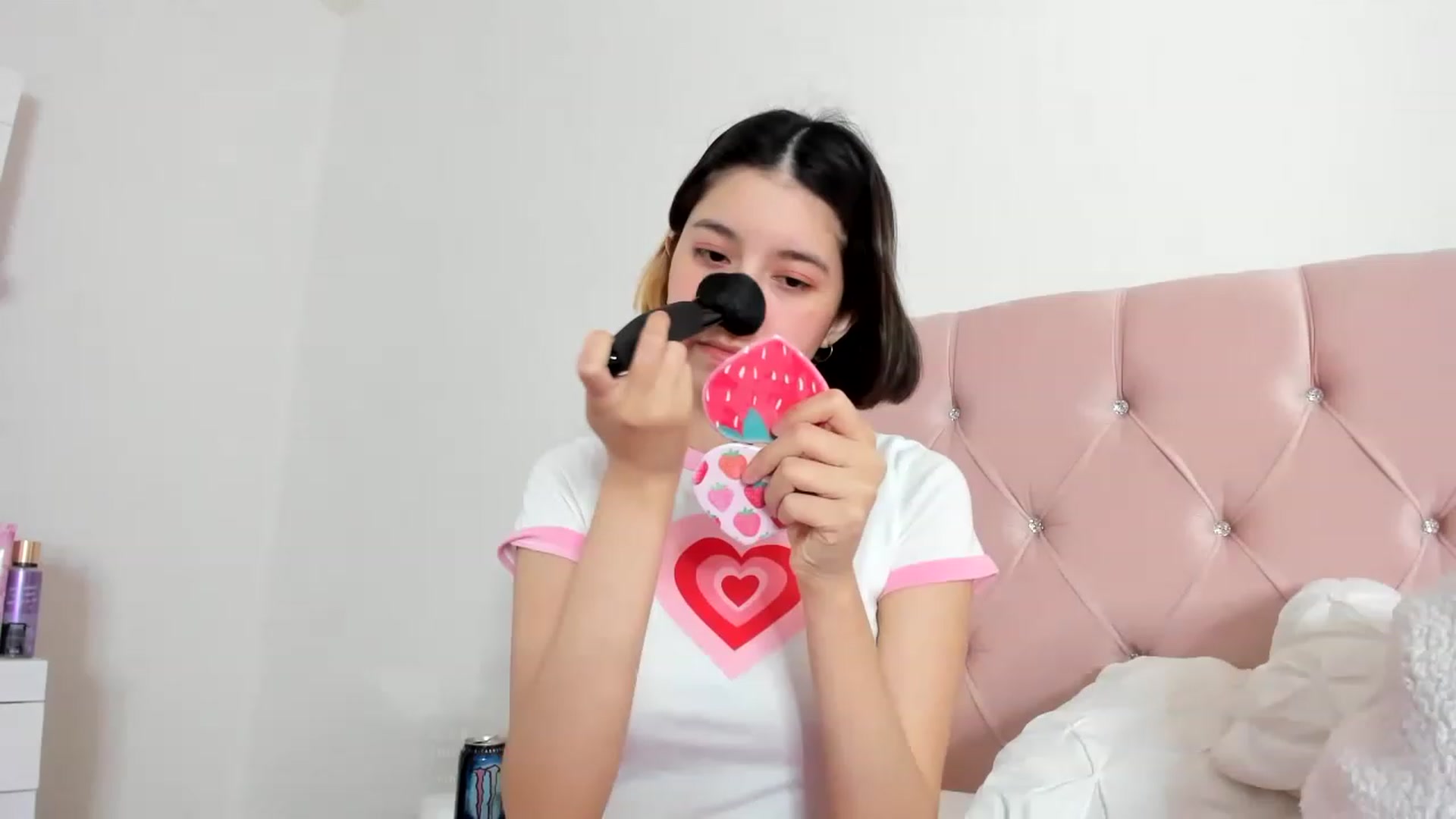 Gallery image thumbnail from Cherrycute666's myfreecams stream on, 01/08/2023, 16:57 image 10 of 20