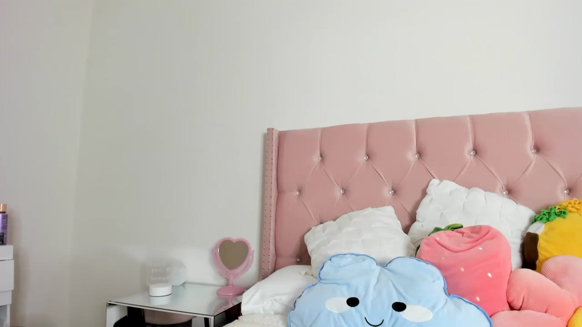 Gallery image thumbnail from Cherrycute666's myfreecams stream on, 01/09/2023, 10:59 image 4 of 20