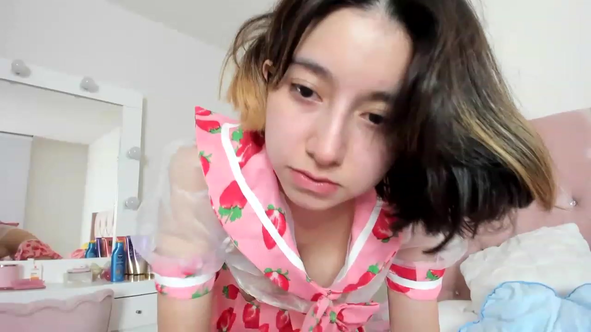 Gallery image thumbnail from Cherrycute666's myfreecams stream on, 01/09/2023, 10:59 image 12 of 20