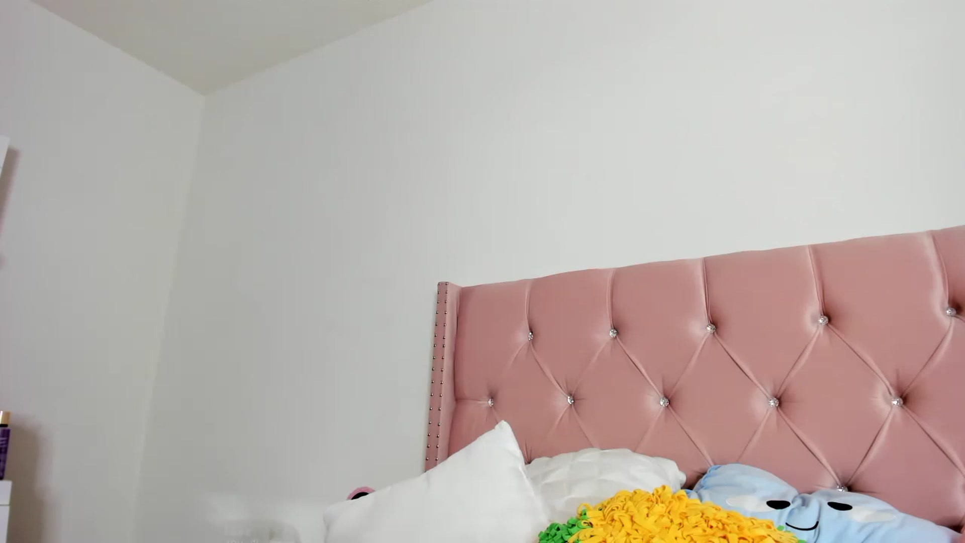 Gallery image thumbnail from Cherrycute666's myfreecams stream on, 01/10/2023, 02:21 image 13 of 20