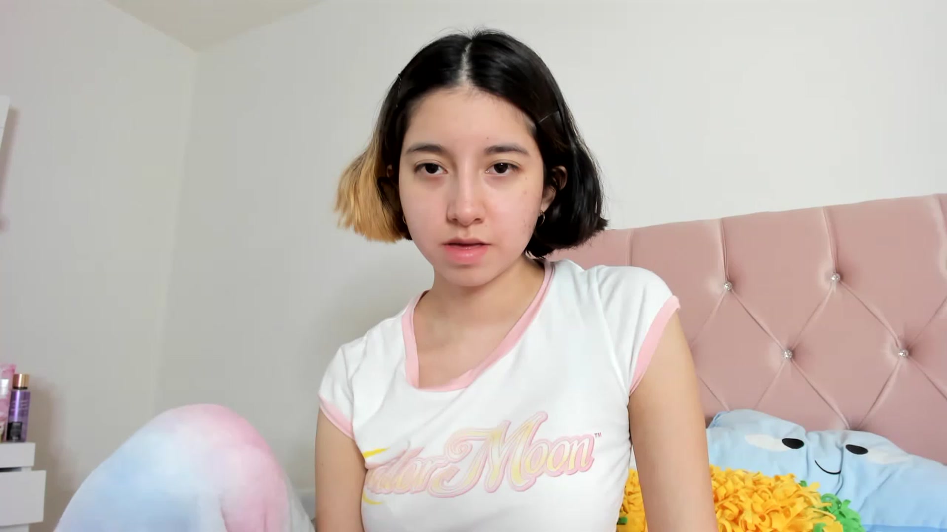 Gallery image thumbnail from Cherrycute666's myfreecams stream on, 01/10/2023, 02:21 image 10 of 20