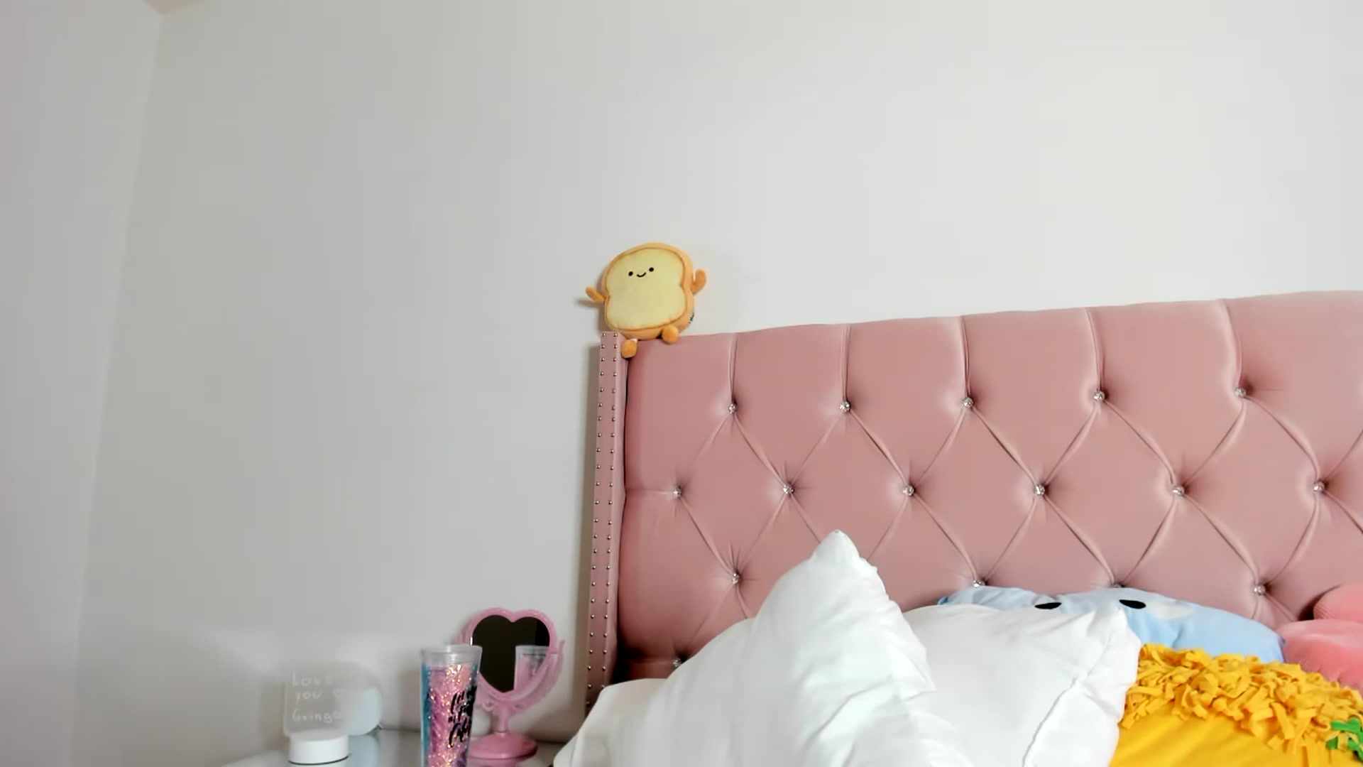Gallery image thumbnail from Cherrycute666's myfreecams stream on, 01/10/2023, 03:55 image 16 of 20