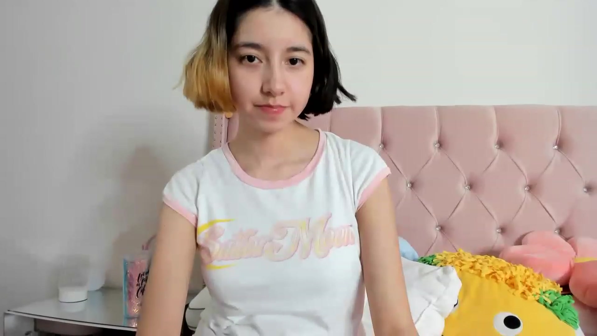 Gallery image thumbnail from Cherrycute666's myfreecams stream on, 01/10/2023, 03:55 image 20 of 20