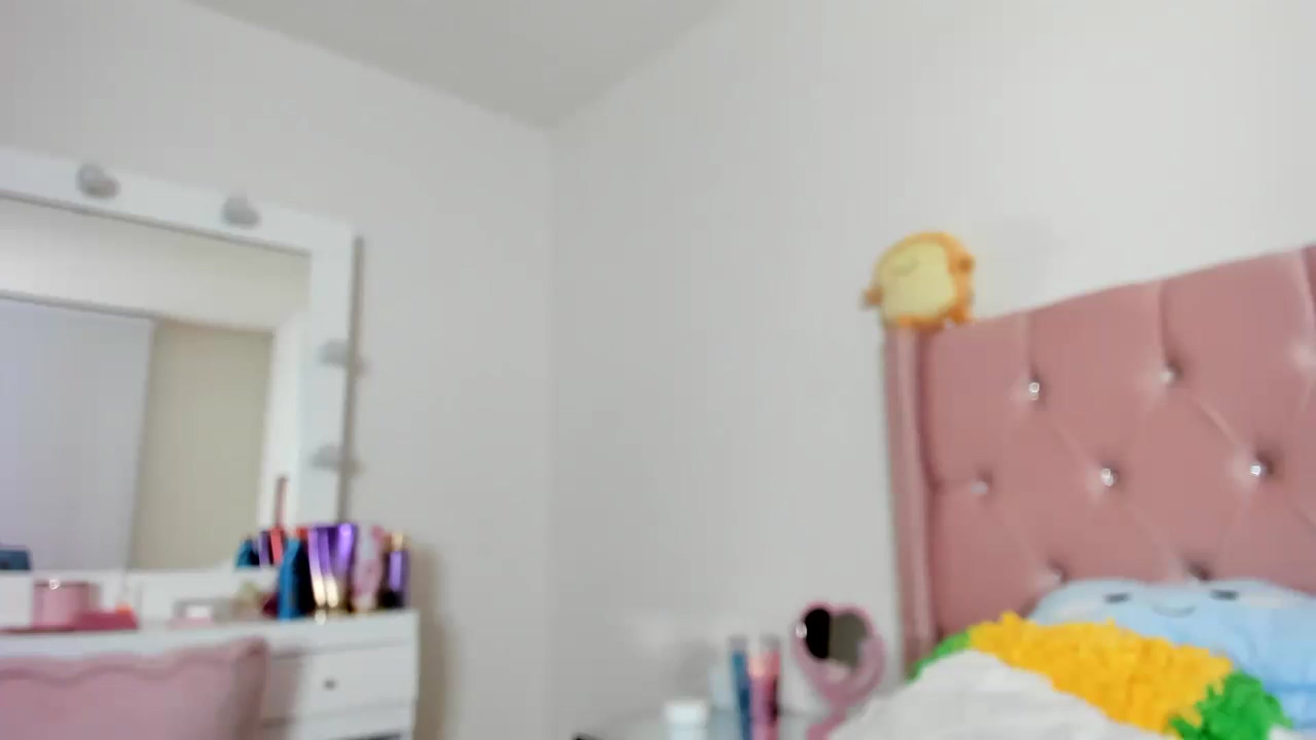 Gallery image thumbnail from Cherrycute666's myfreecams stream on, 01/10/2023, 09:17 image 15 of 20