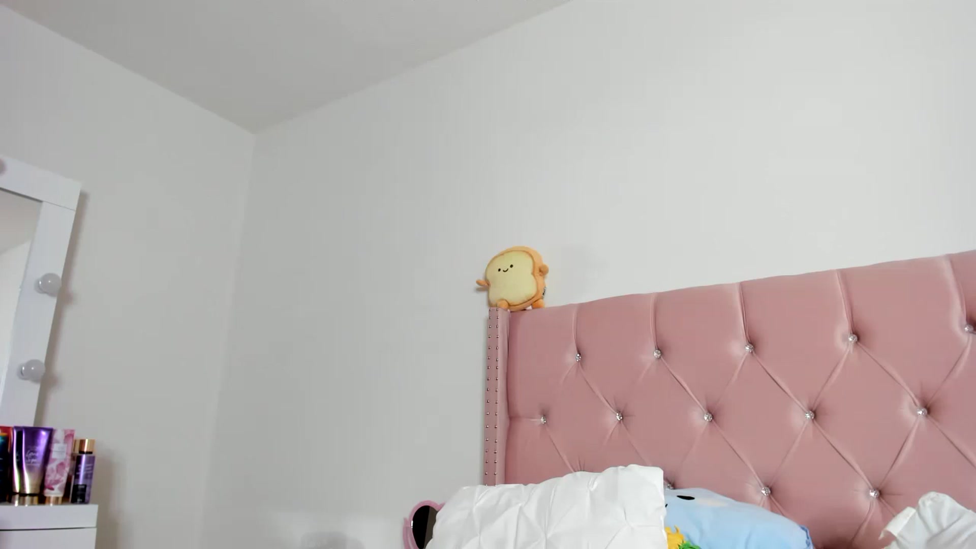 Gallery image thumbnail from Cherrycute666's myfreecams stream on, 01/10/2023, 09:17 image 11 of 20