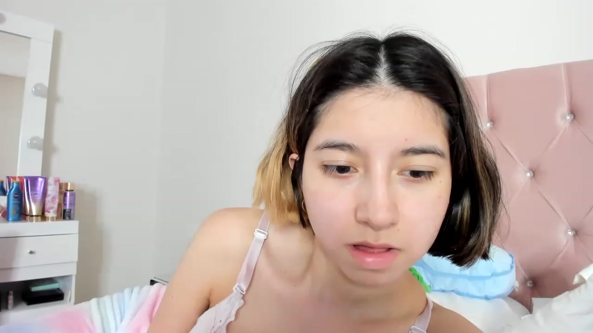 Gallery image thumbnail from Cherrycute666's myfreecams stream on, 01/10/2023, 09:17 image 19 of 20