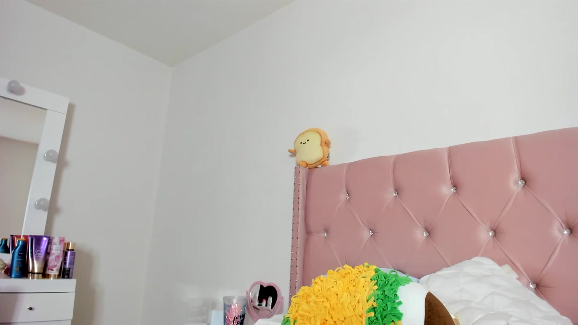 Gallery image thumbnail from Cherrycute666's myfreecams stream on, 01/11/2023, 02:20 image 4 of 20