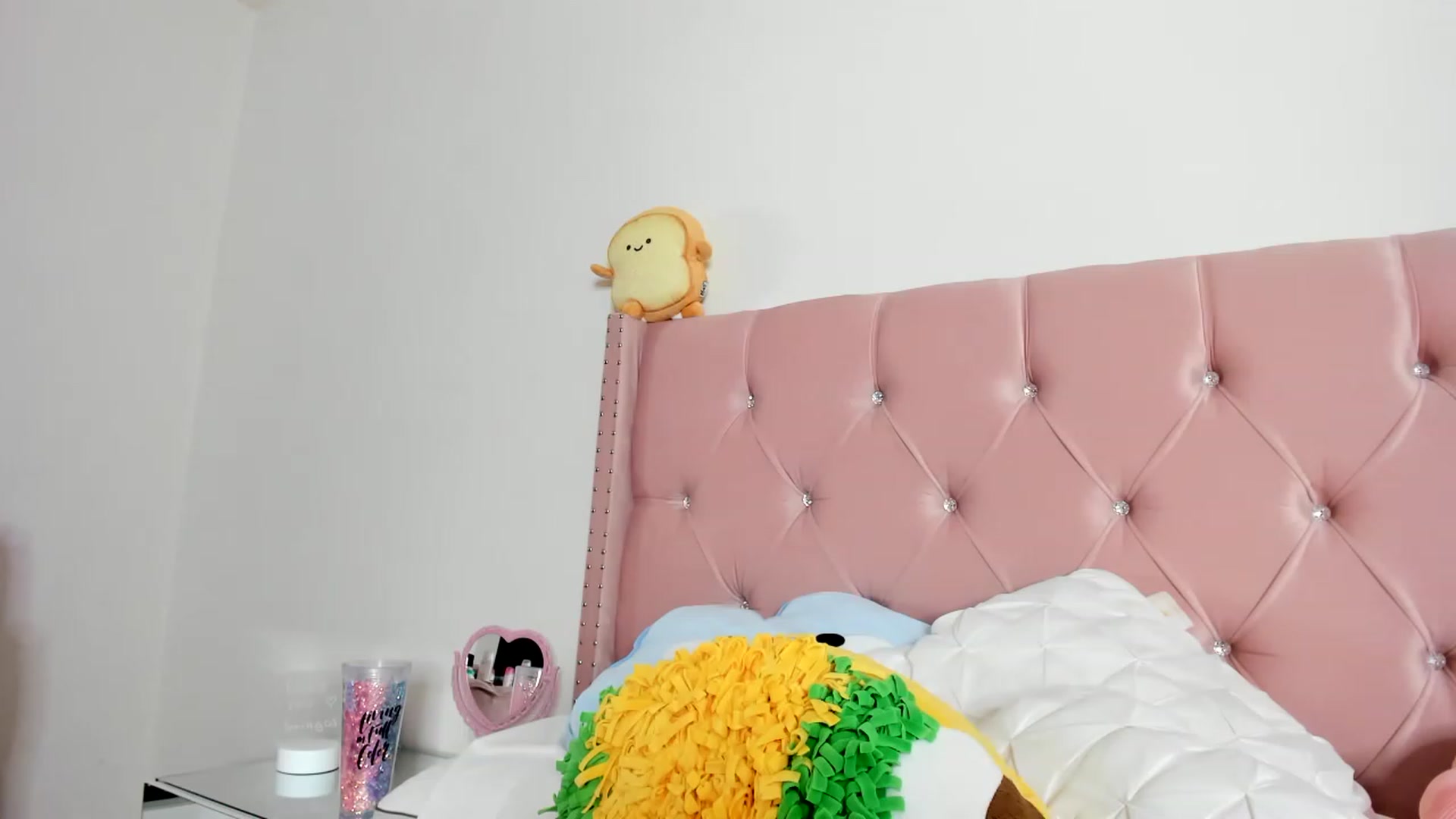 Gallery image thumbnail from Cherrycute666's myfreecams stream on, 01/11/2023, 02:20 image 14 of 20