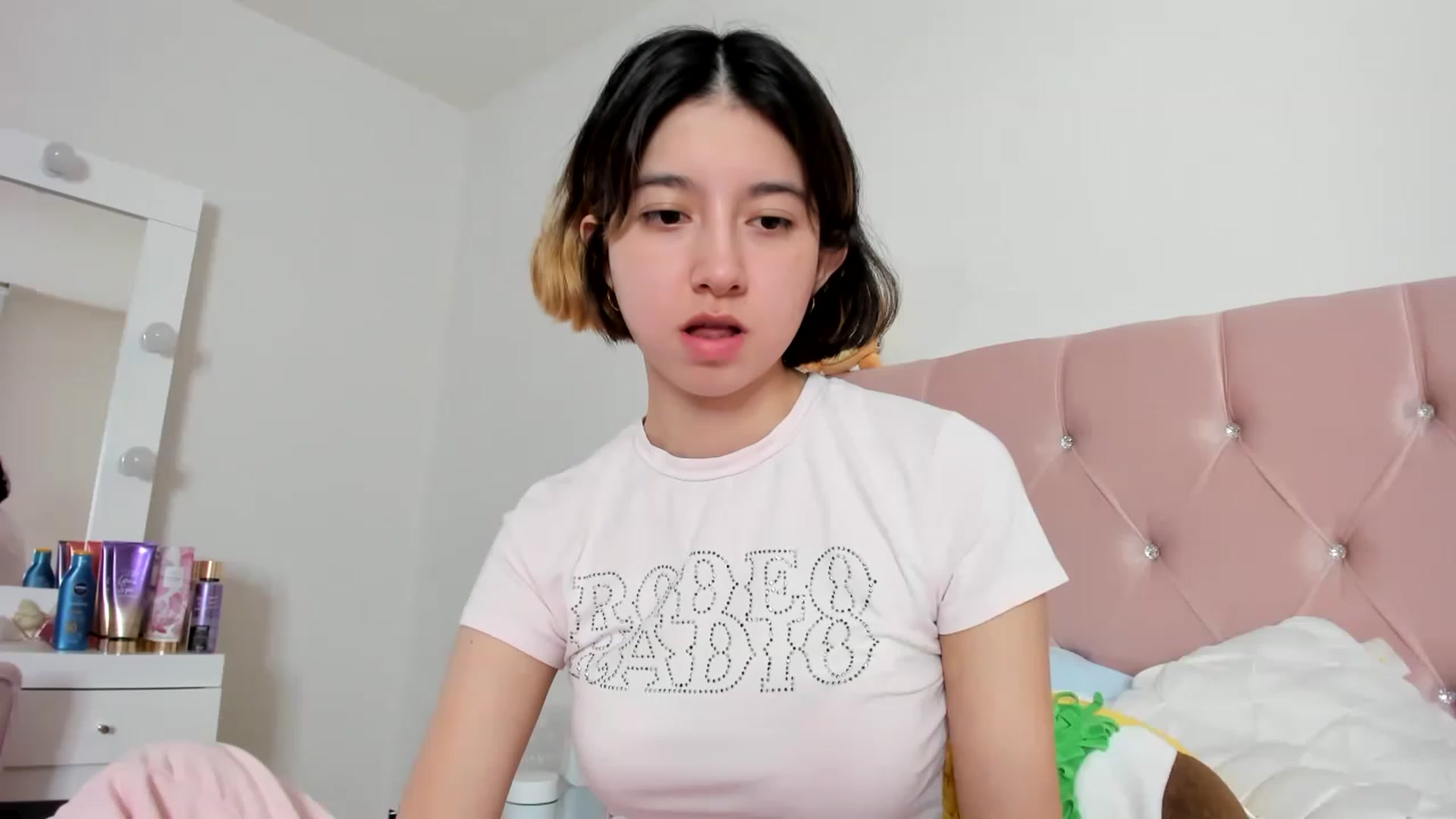 Gallery image thumbnail from Cherrycute666's myfreecams stream on, 01/11/2023, 02:20 image 6 of 20