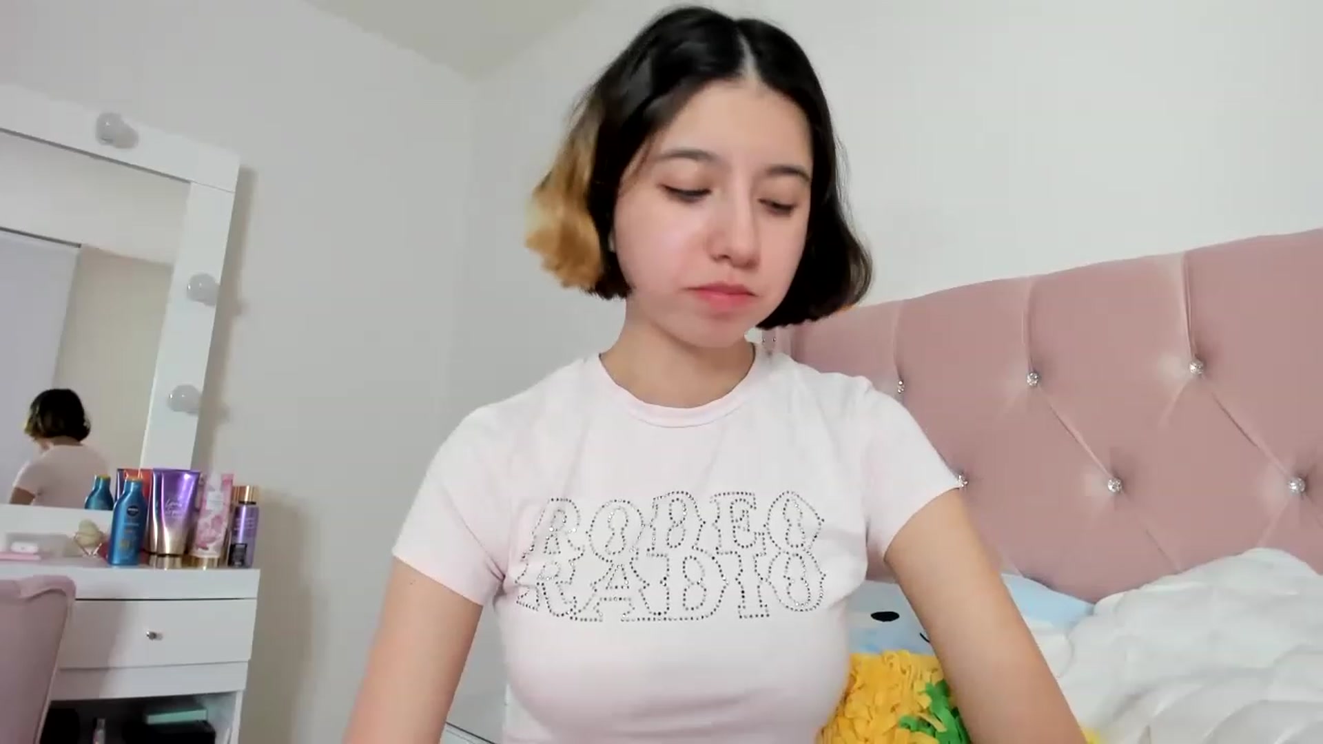 Gallery image thumbnail from Cherrycute666's myfreecams stream on, 01/11/2023, 02:20 image 13 of 20