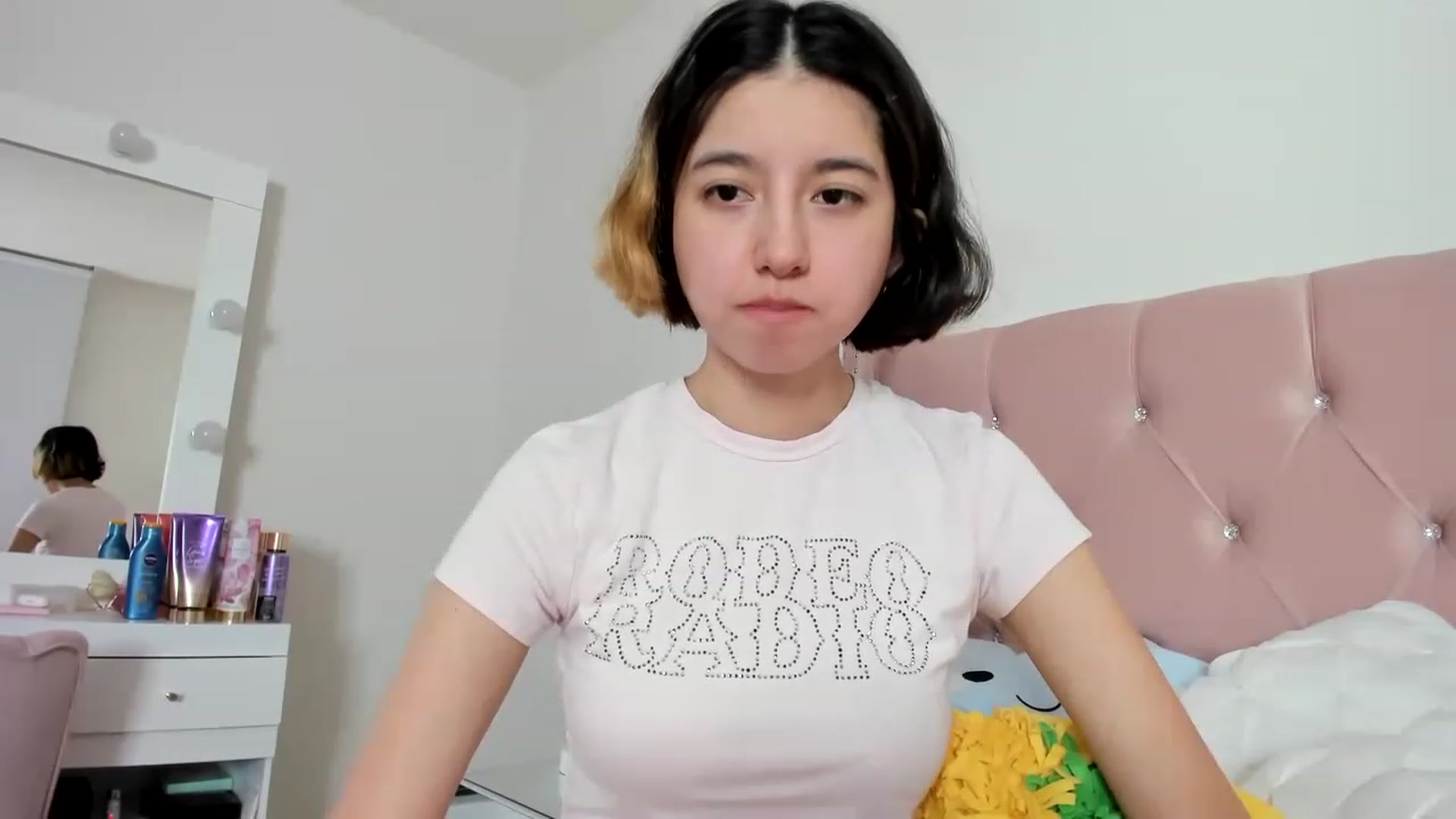 Gallery image thumbnail from Cherrycute666's myfreecams stream on, 01/11/2023, 02:20 image 12 of 20