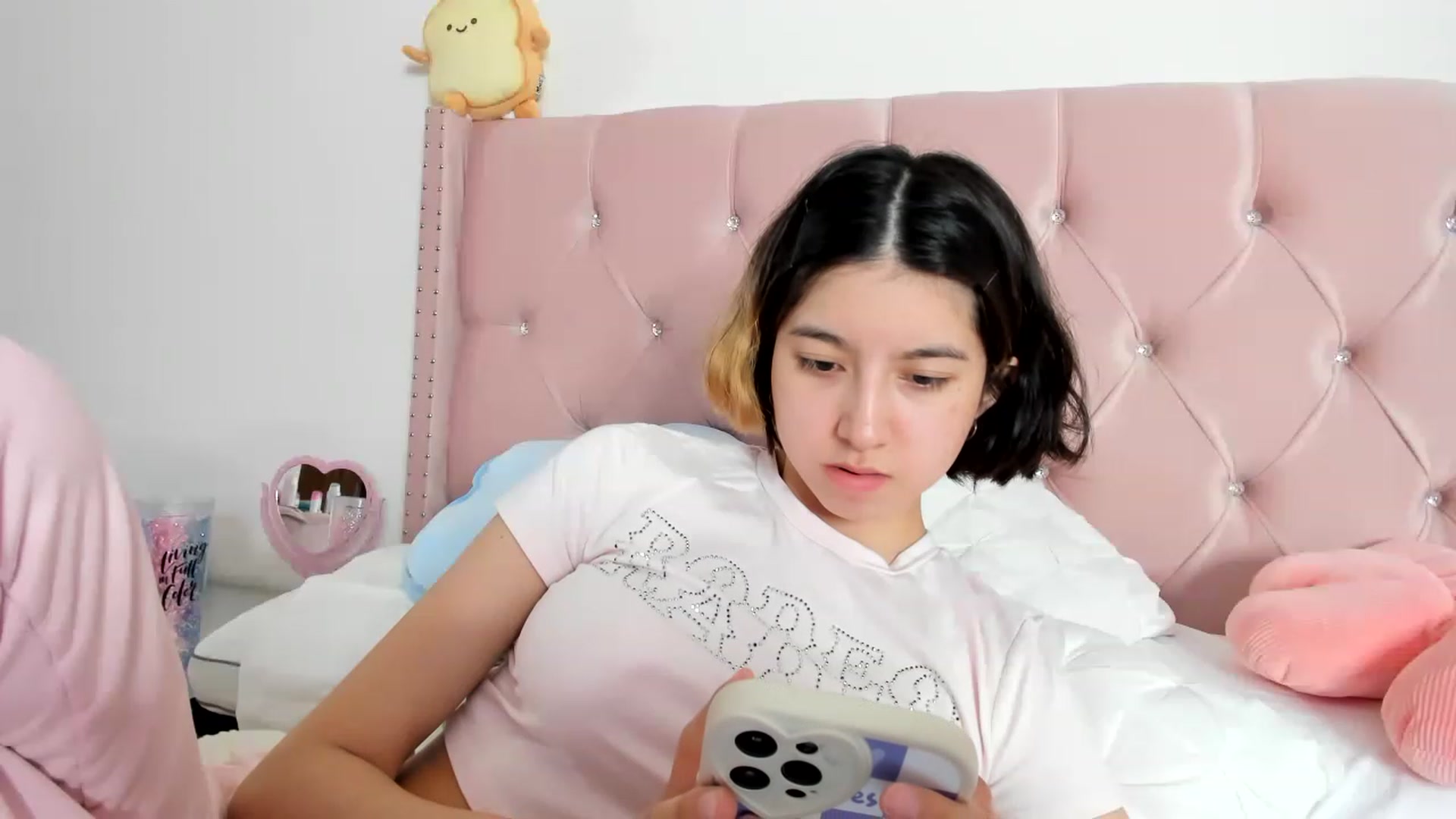 Gallery image thumbnail from Cherrycute666's myfreecams stream on, 01/11/2023, 02:20 image 9 of 20