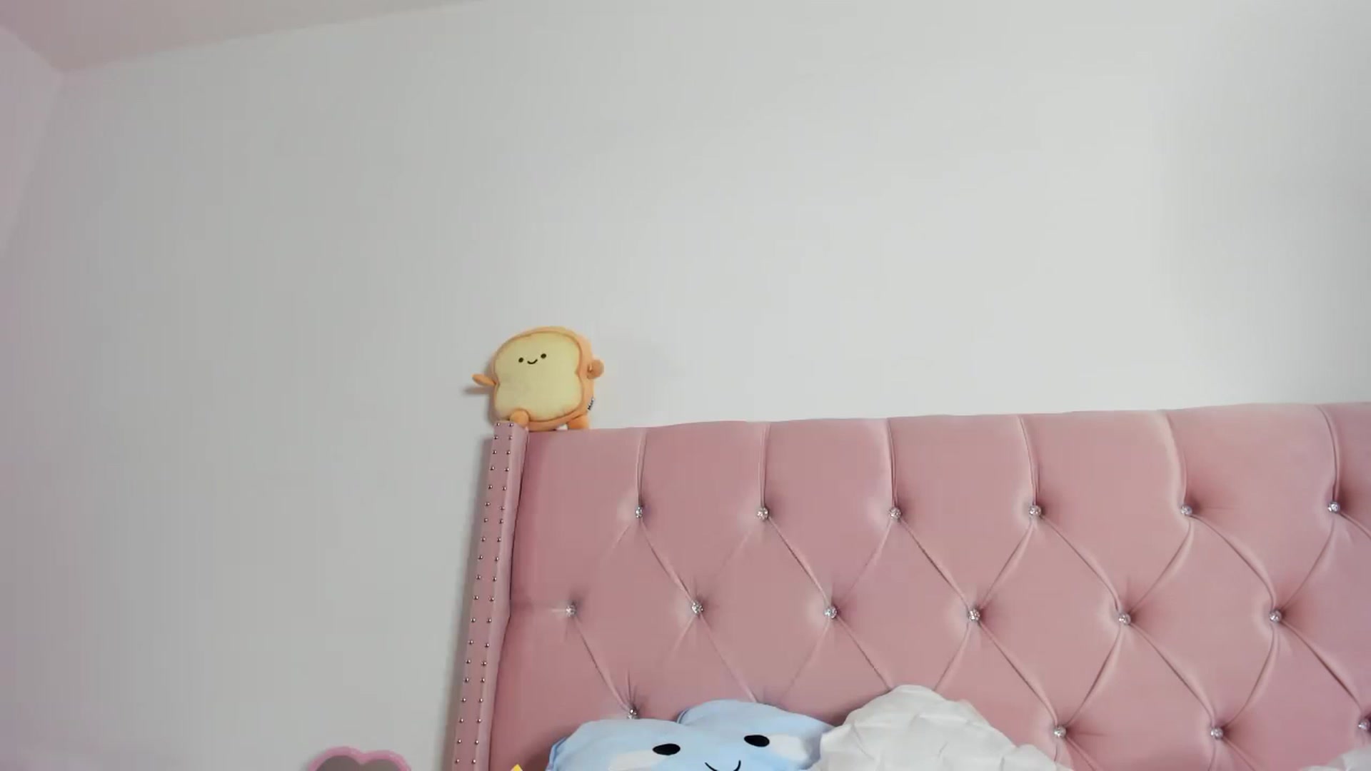 Gallery image thumbnail from Cherrycute666's myfreecams stream on, 01/12/2023, 01:25 image 18 of 20