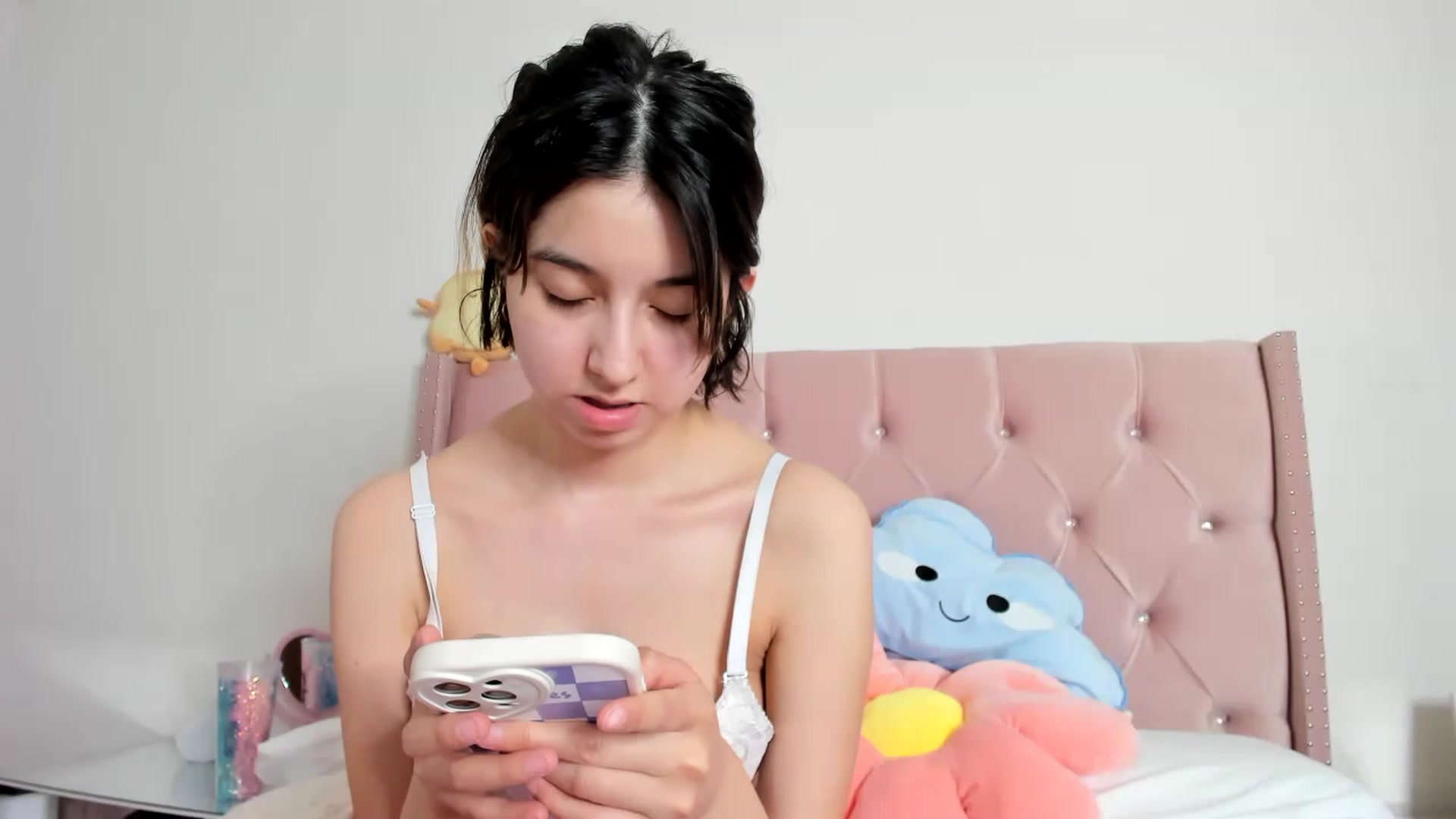 Gallery image thumbnail from Cherrycute666's myfreecams stream on, 01/13/2023, 07:27 image 18 of 20