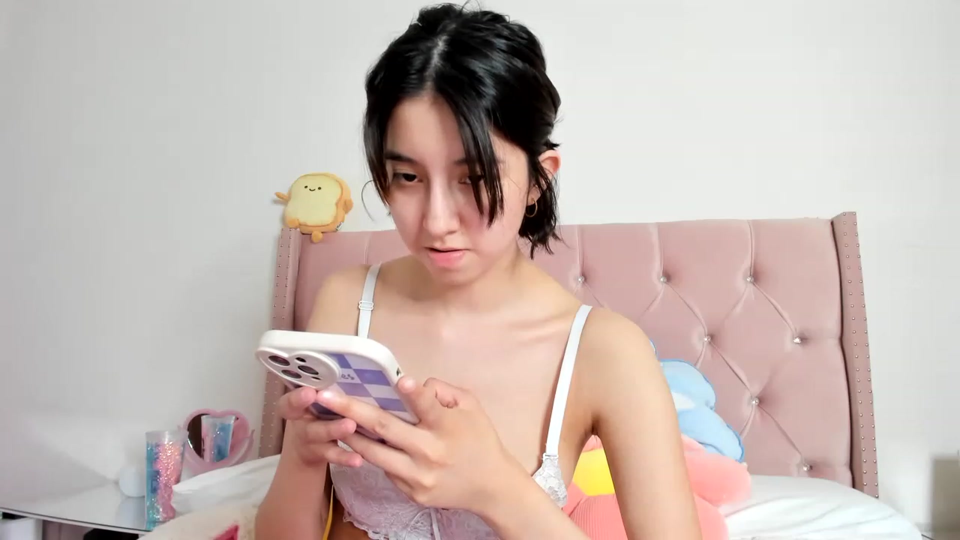 Gallery image thumbnail from Cherrycute666's myfreecams stream on, 01/13/2023, 07:27 image 17 of 20