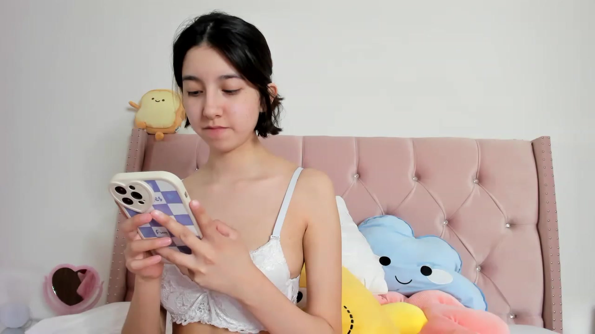 Gallery image thumbnail from Cherrycute666's myfreecams stream on, 01/13/2023, 11:32 image 6 of 20