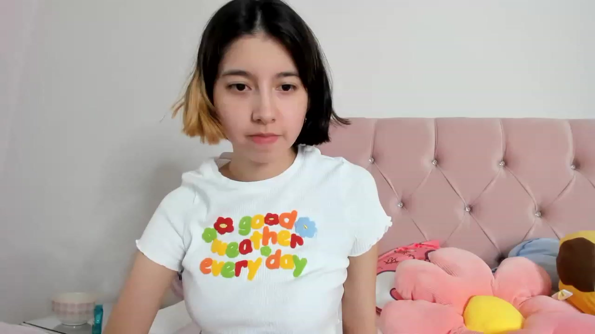 Gallery image thumbnail from Cherrycute666's myfreecams stream on, 01/15/2023, 08:42 image 11 of 20