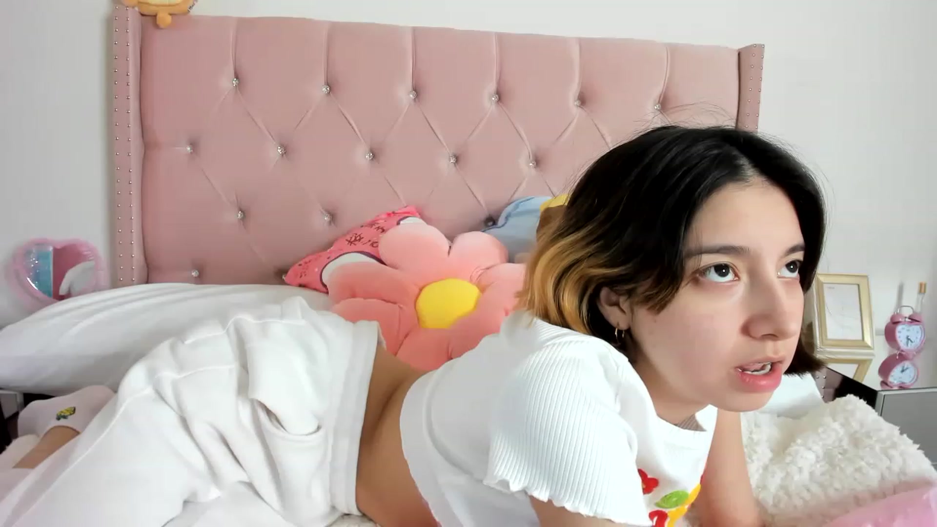 Gallery image thumbnail from Cherrycute666's myfreecams stream on, 01/15/2023, 10:39 image 4 of 20