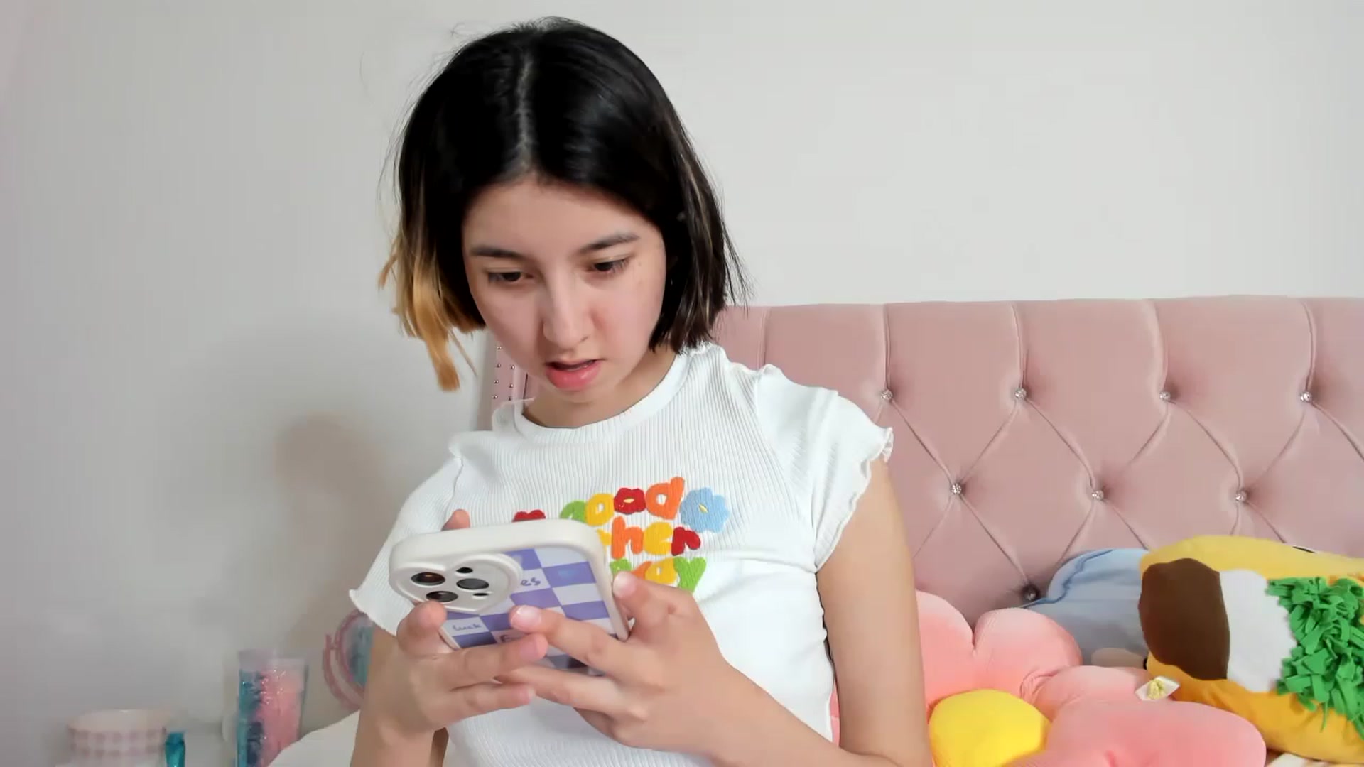 Gallery image thumbnail from Cherrycute666's myfreecams stream on, 01/15/2023, 10:39 image 6 of 20
