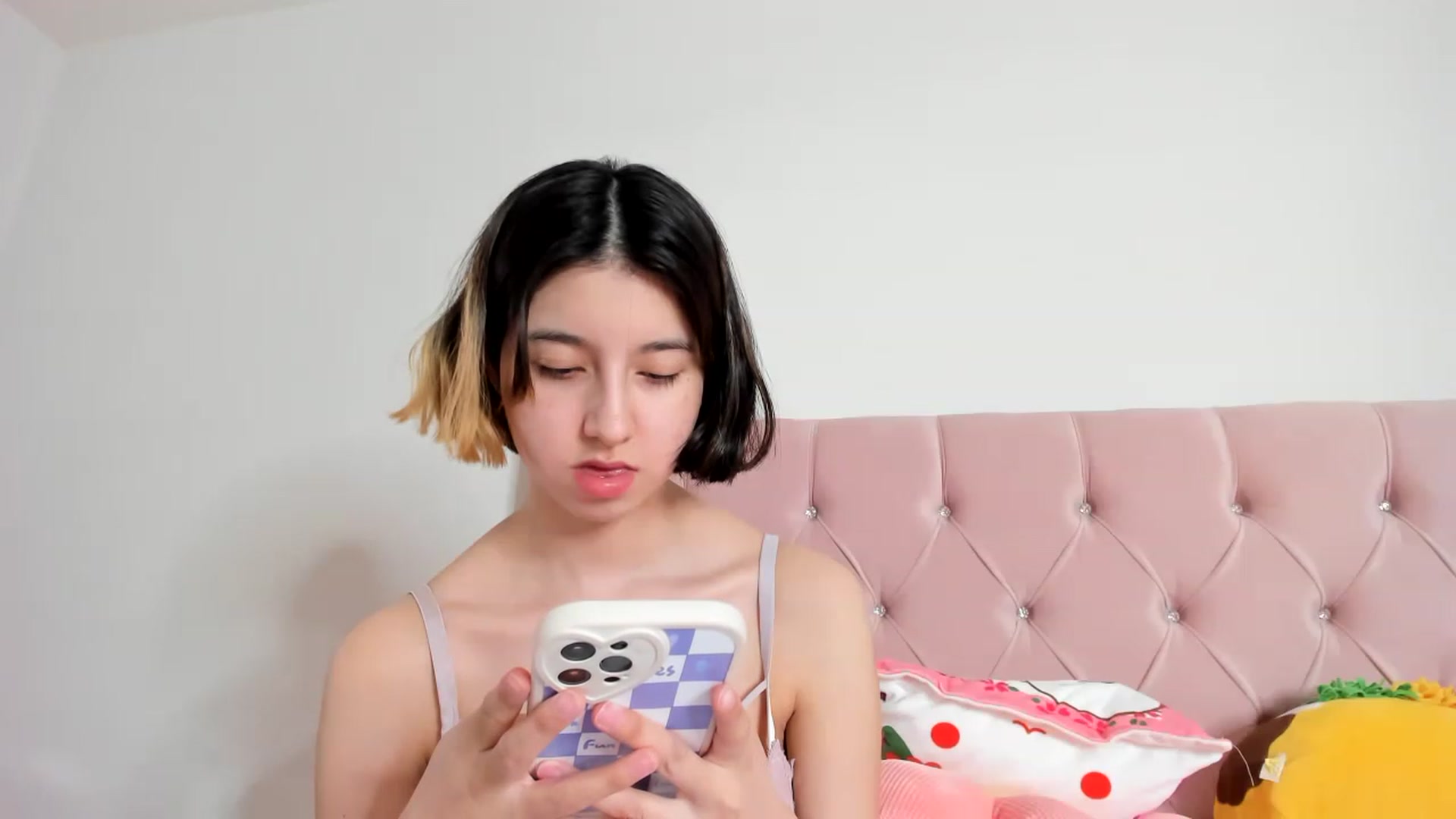 Gallery image thumbnail from Cherrycute666's myfreecams stream on, 01/15/2023, 13:16 image 7 of 20